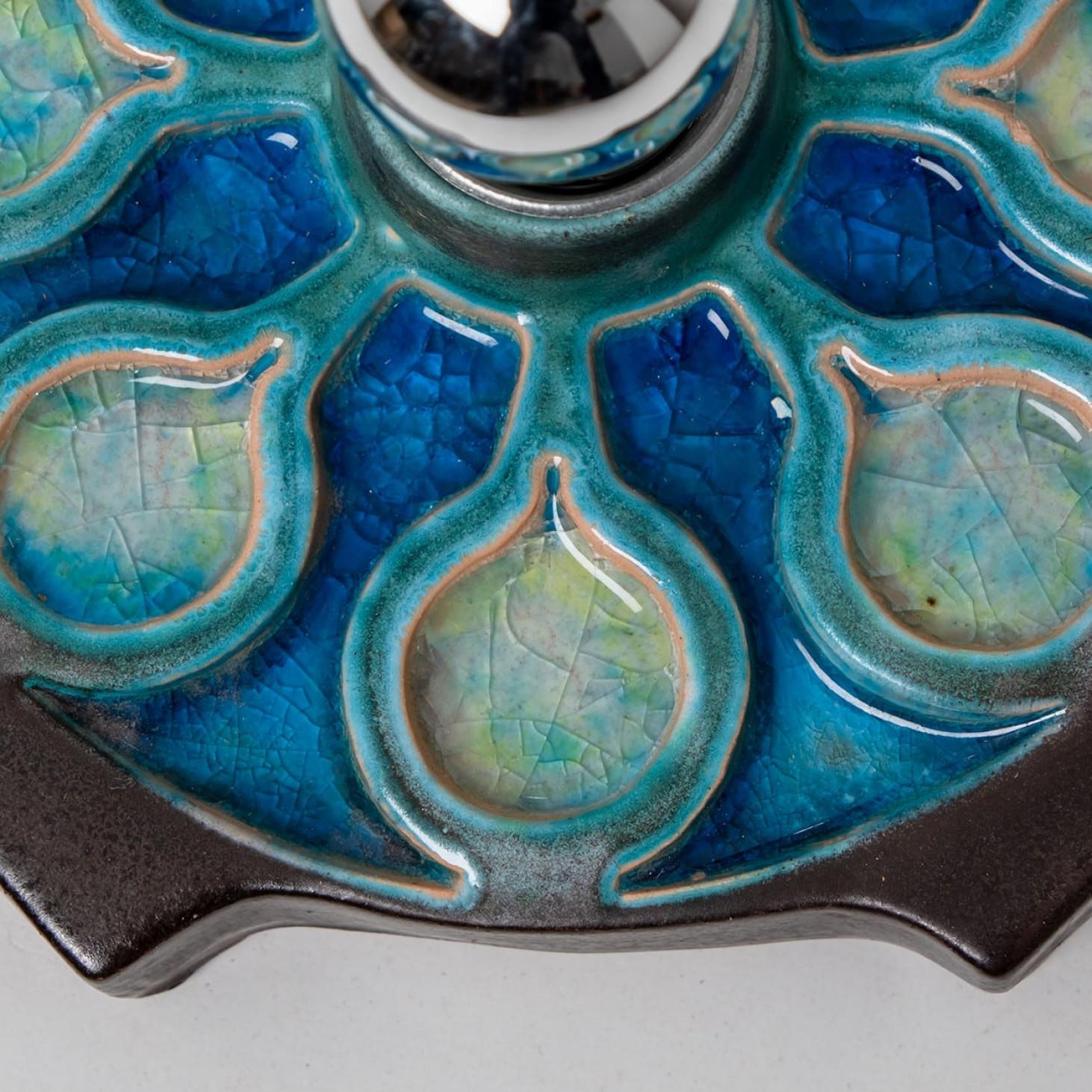 1 delle 2 lampade da parete o da incasso in ceramica smaltata blu, 1960, Germania In condizioni buone in vendita a Rijssen, NL