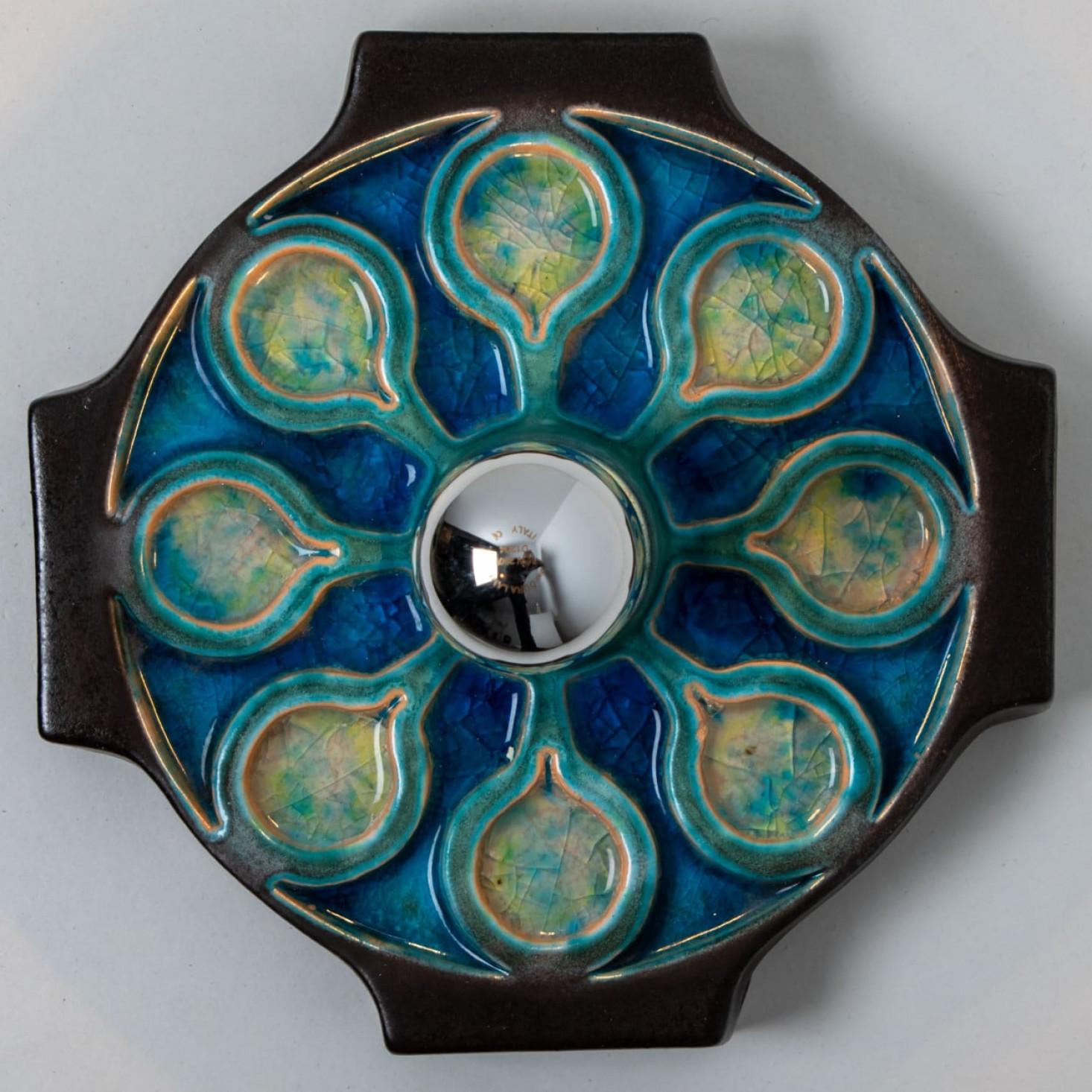 Ceramica 1 delle 2 lampade da parete o da incasso in ceramica smaltata blu, 1960, Germania in vendita