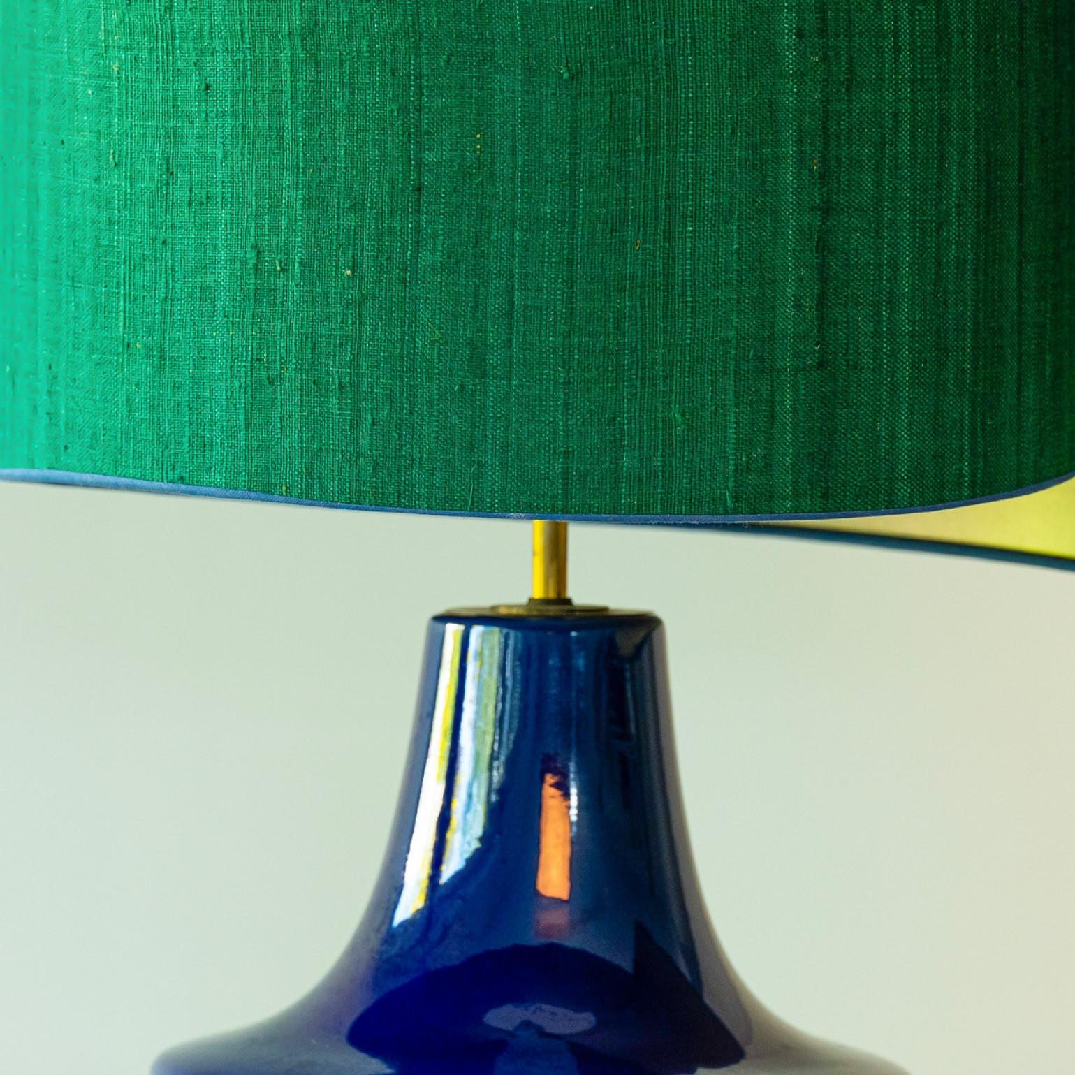 Fin du 20e siècle 1 des 2 lampes à poser bleu-vert, abat-jour en soie sur mesure de R. Houben en vente