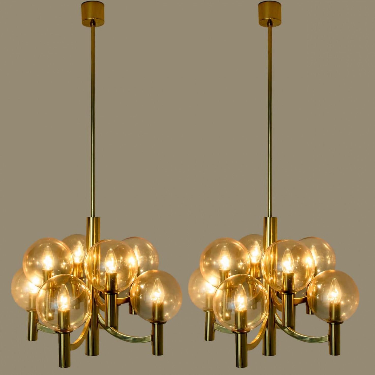 Fine XX secolo 1 dei 2 lampadari in ottone e vetro trasparente, Jakobsson, anni '70 in vendita