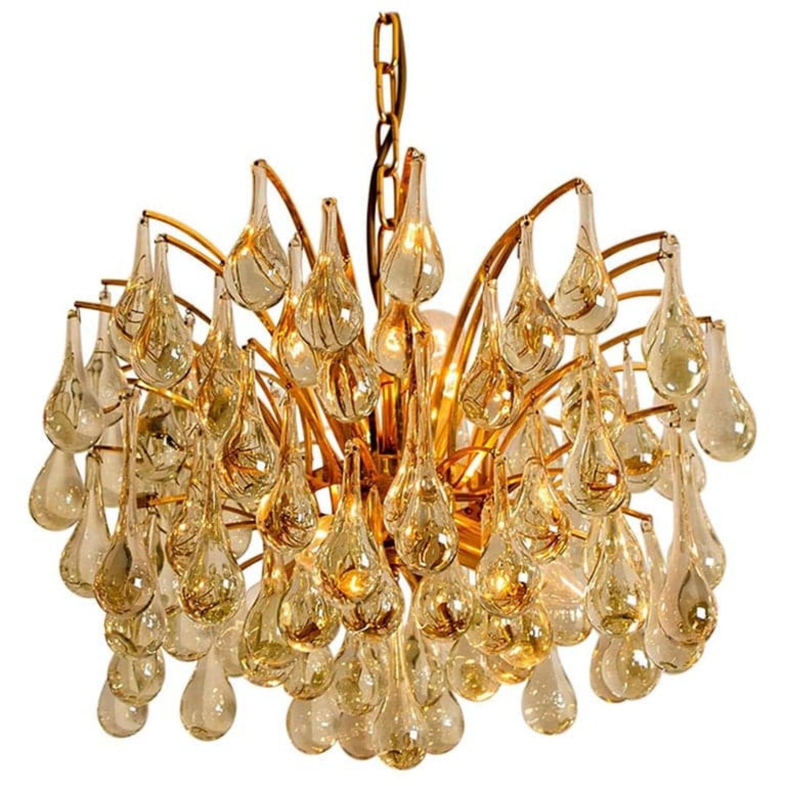 1 dei 2 lampadari in ottone e cristallo, Ernst Palme, Germania, anni '70 In condizioni buone in vendita a Rijssen, NL