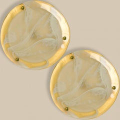 1 des 2 plafonniers en laiton et verre blanc de Hillebrand, années 1960