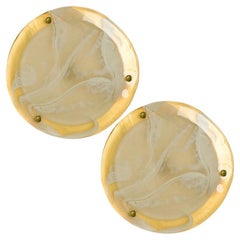 1 des 2 plafonniers en laiton et verre blanc de Hillebrand, années 1960