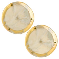 1 des 2 plafonniers en laiton et verre blanc de Hillebrand, années 1960