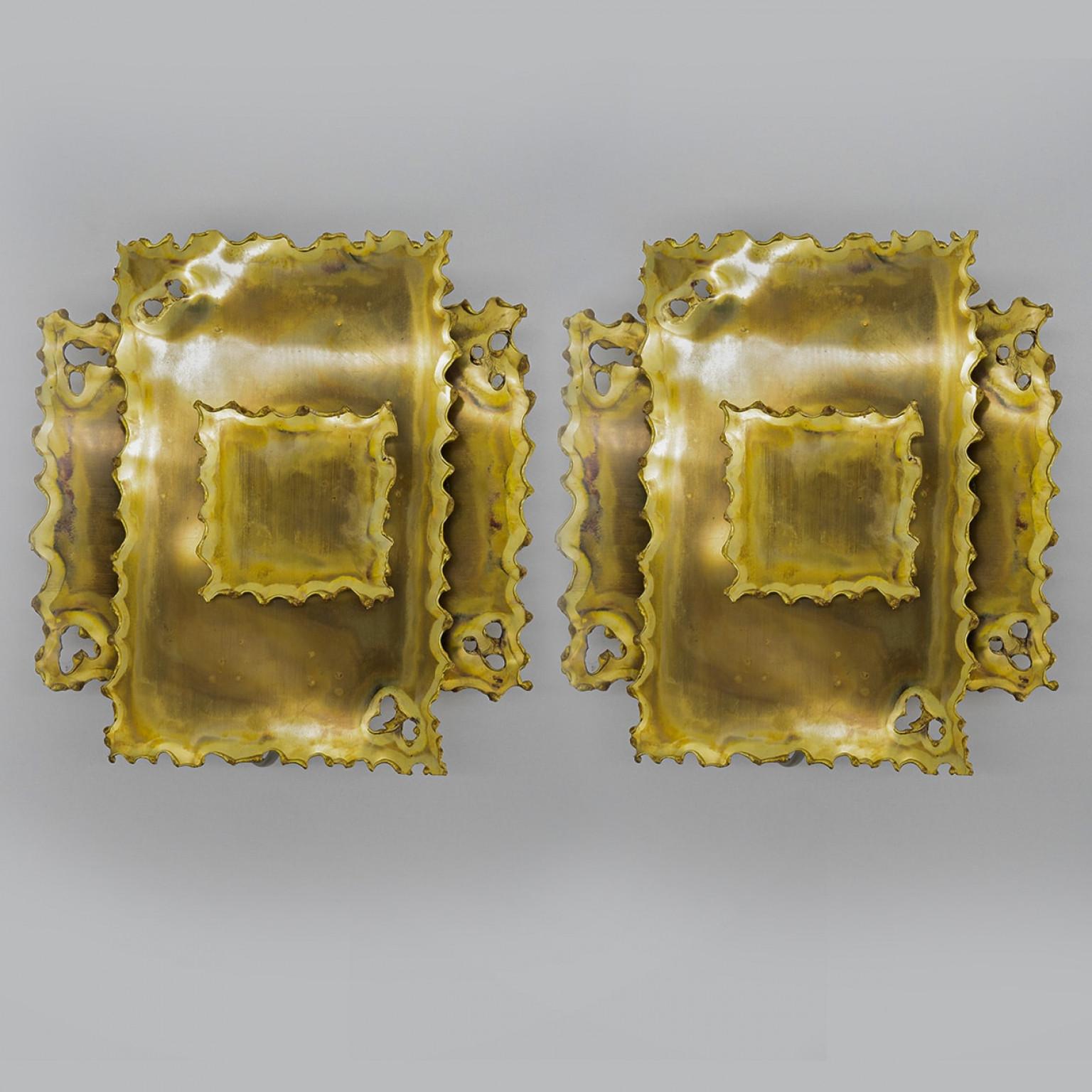 1 de los 2 preciosos apliques de latón de Holm Sorensen, fabricados en Dinamarca en la década de 1960.

Tenga en cuenta que el precio es por una sola pieza.

Limpio y bien cableado, en pleno funcionamiento y listo para usar. El marco de latón está