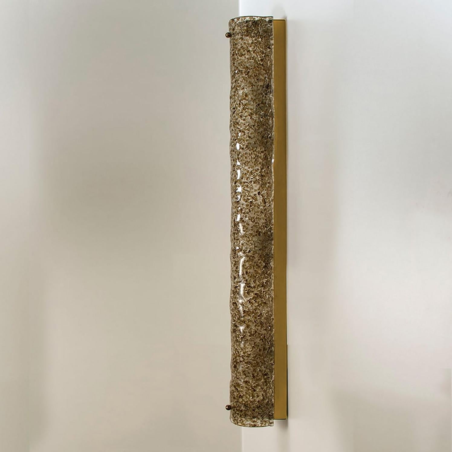 1 de los 2 apliques de cristal marrón latón de Hillebrand, Alemania, 1960 mediados del siglo XX en venta