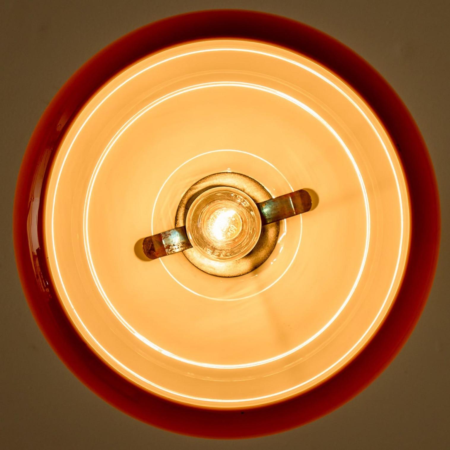 1 dei 2 lampadari a sospensione marrone arancio cromo di Harvey Guzzini, anni '70 in vendita 6