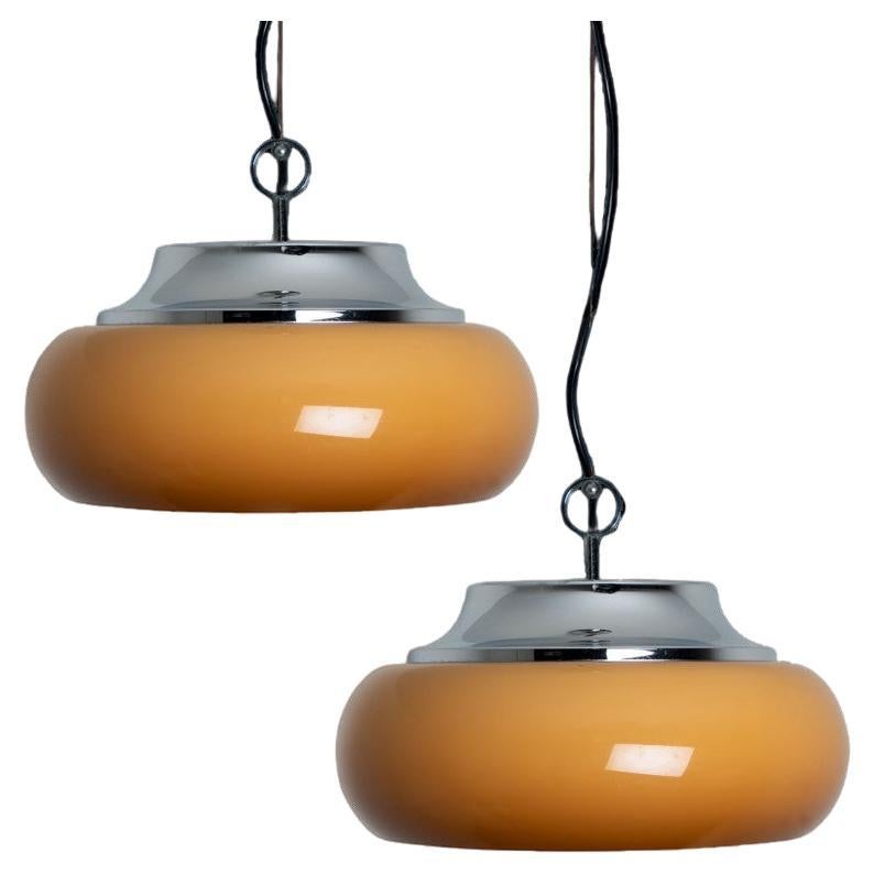 1 des 2 lampes à suspension chromées marron et orange de Harvey Guzzini, 1970 en vente