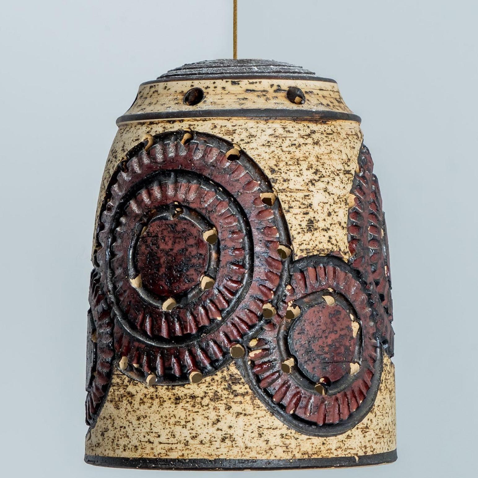 1 of the 2 Burgundy Beige Ceramic Pendants, Denmark, 1960s en venta 3