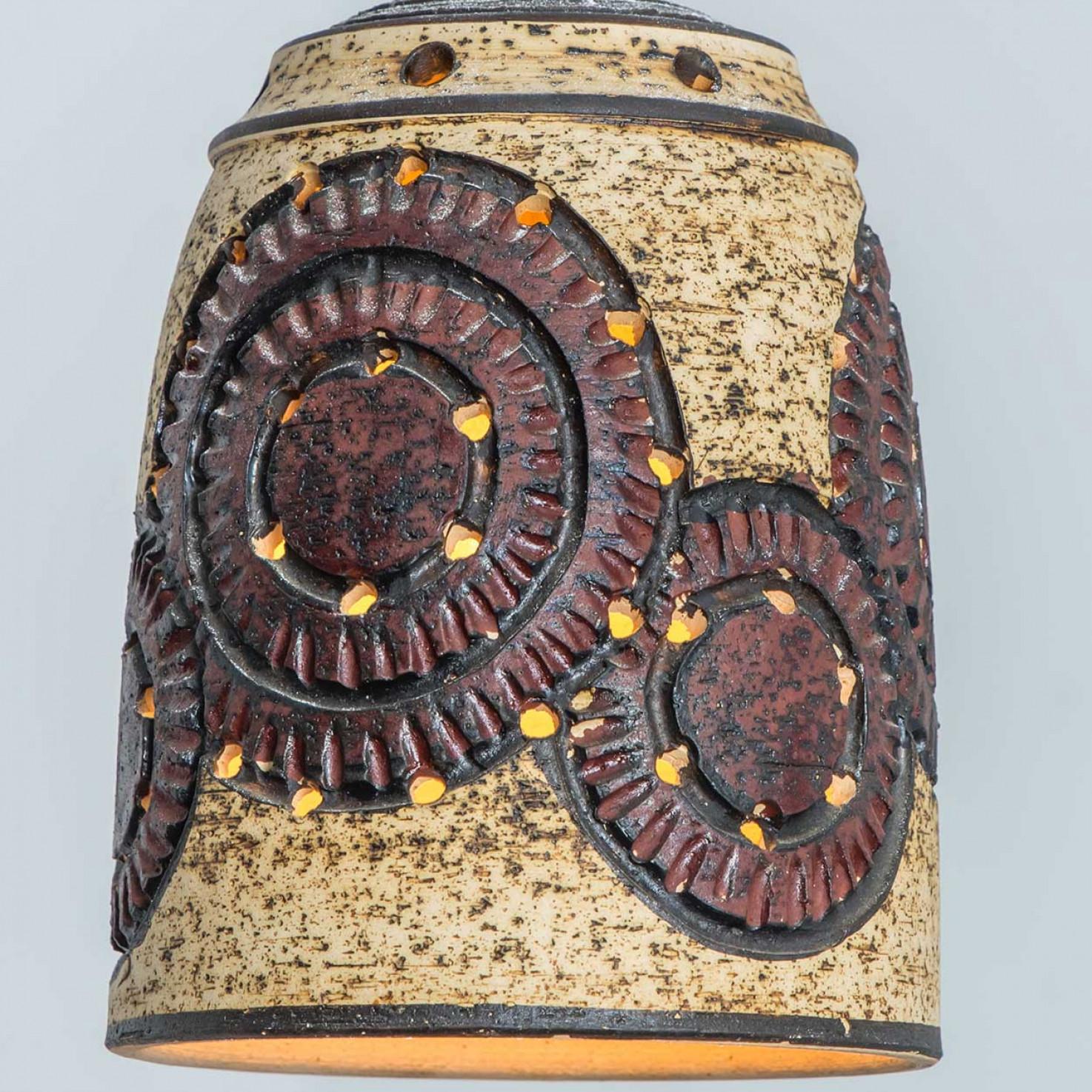 1 of the 2 Burgundy Beige Ceramic Pendants, Denmark, 1960s mediados del siglo XX en venta
