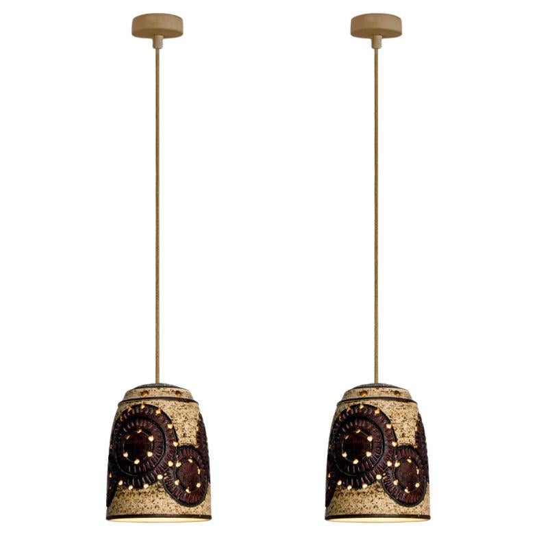 1 dei 2 pendenti in ceramica beige borgogna, Danimarca, anni '60