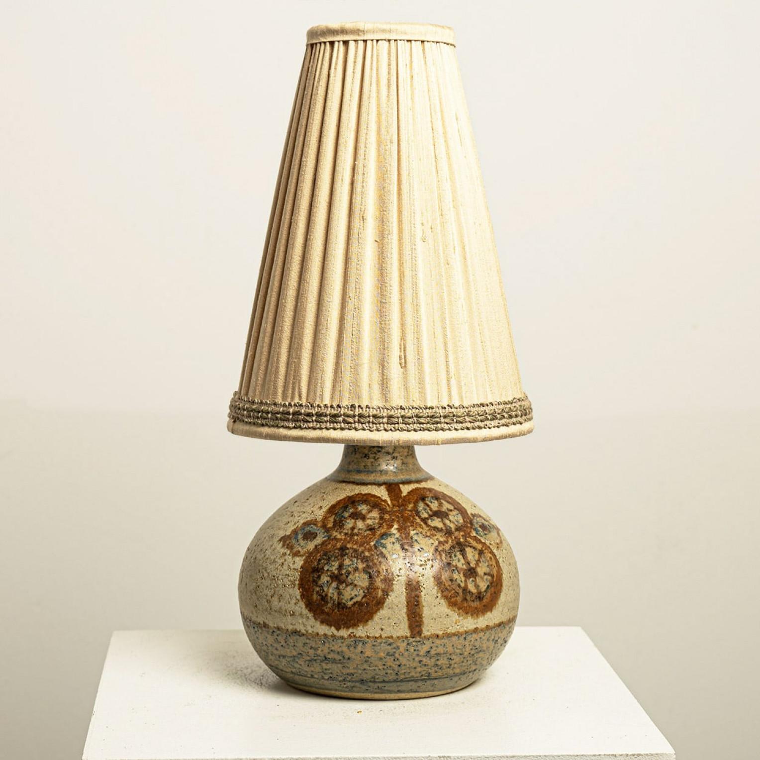 1 des 2 lampes de table en céramique de Noomi Backhausen pour Soholm, Danemark, années 1970 en vente 3