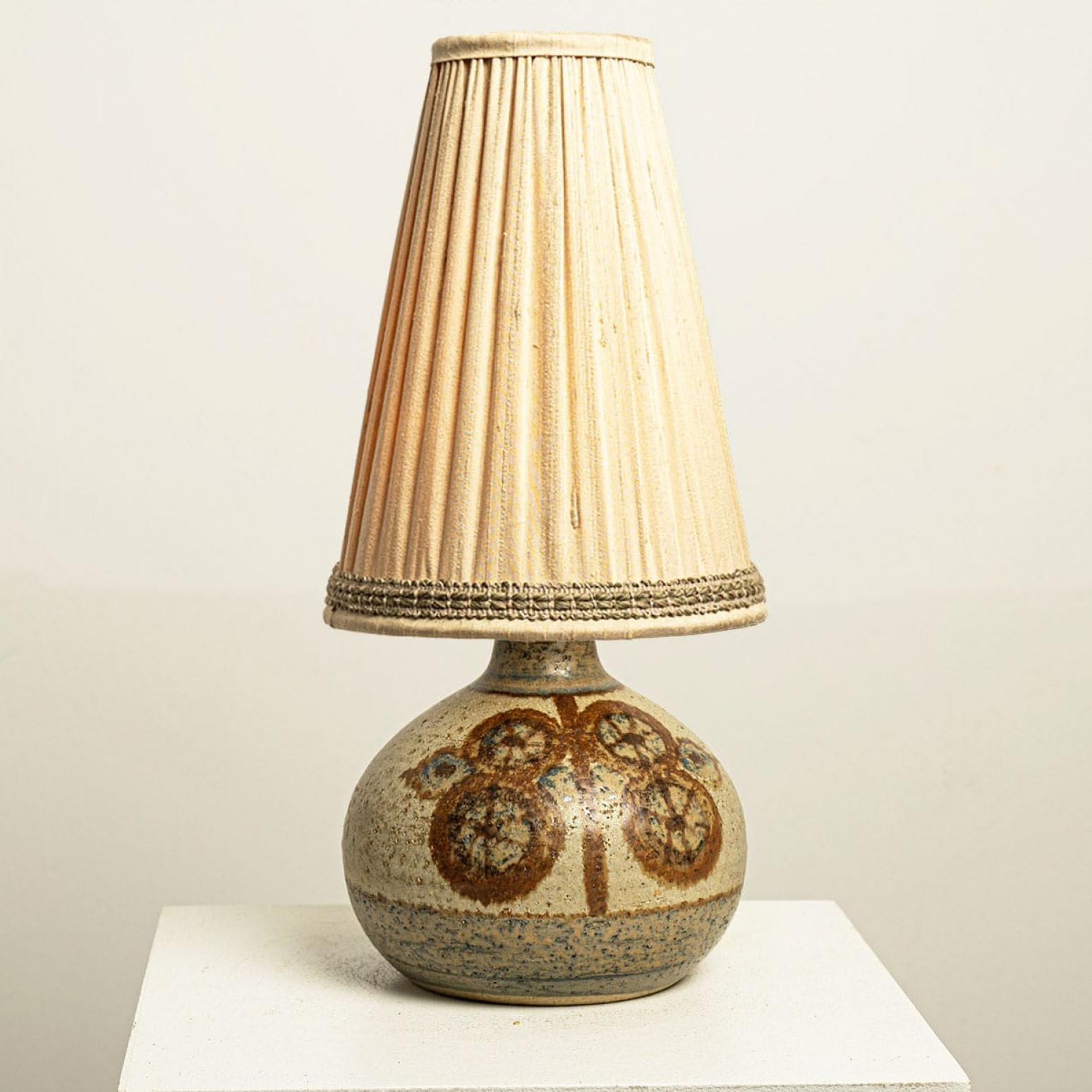 1 des 2 lampes de table en céramique de Noomi Backhausen pour Soholm, Danemark, années 1970 en vente 1