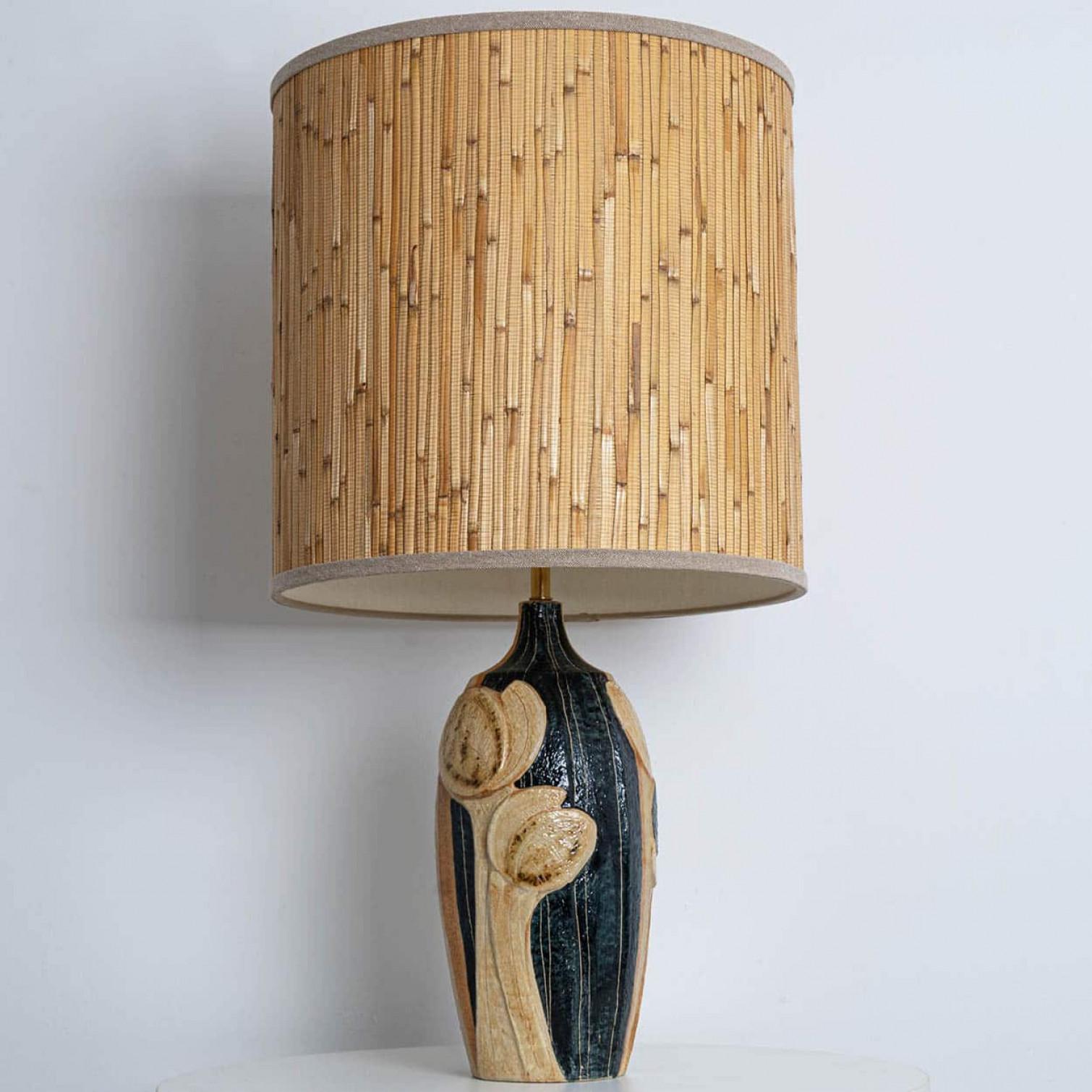 Milieu du XXe siècle 1 of the 2 Ceramic Table Lamps by Noomi Backhausen for Soholm With Custom Shade en vente