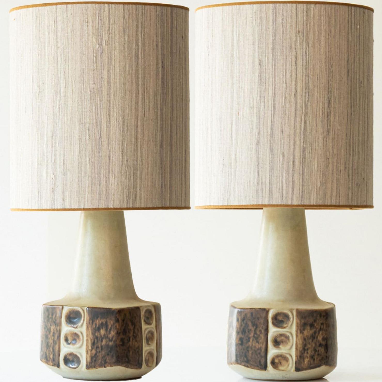 1 of the 2 beautiful ceramic table lamps by Haico from Soholm, Denmark 1960s. Combined with a custom lampshade.

The ceramic base fits perfectly with the custom made silk shade by Rene Houben. The neutral colors of the base and shade complement each
