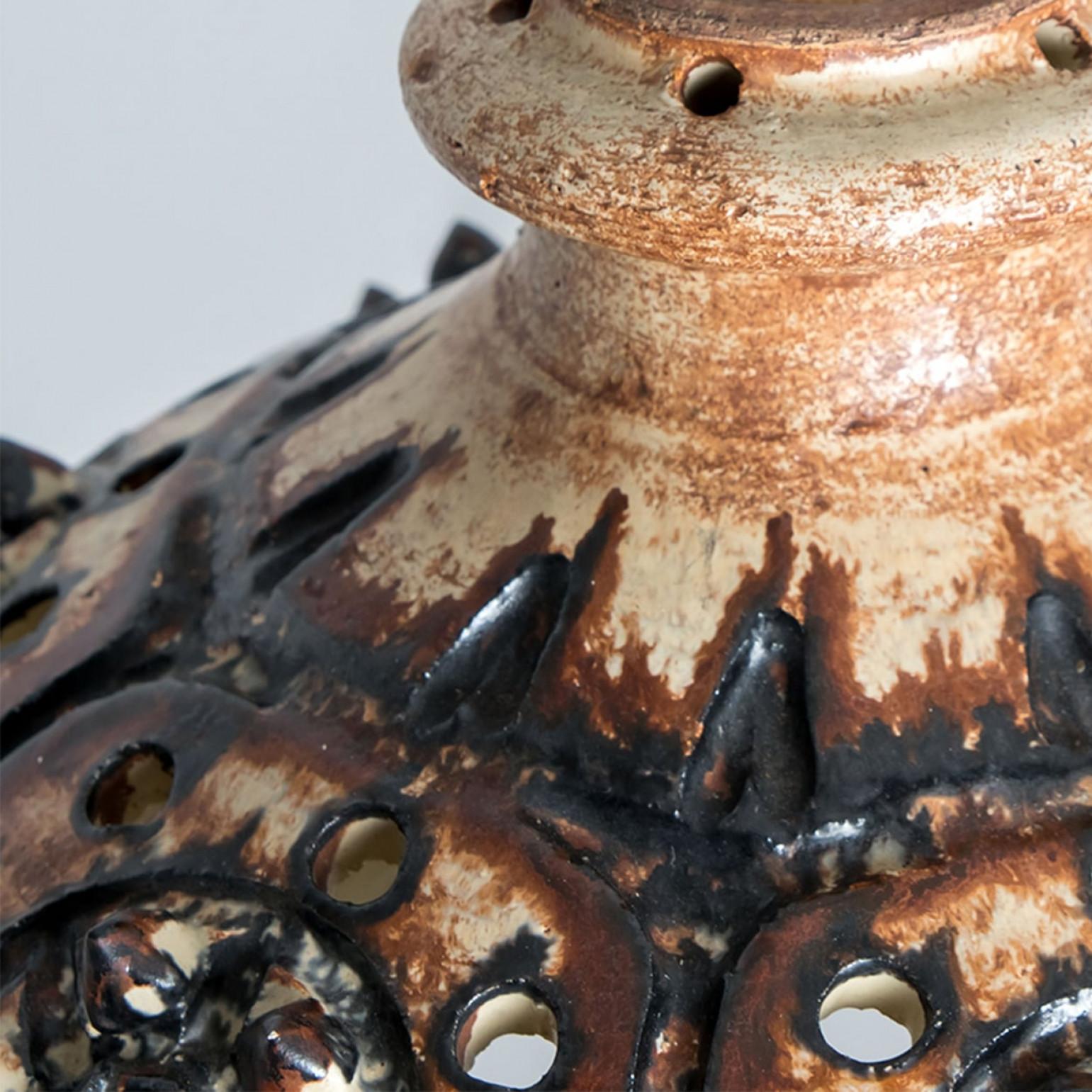 1 des 2 pendentifs à trous en céramique beige brun chocolat, Danemark 1960 en vente 1