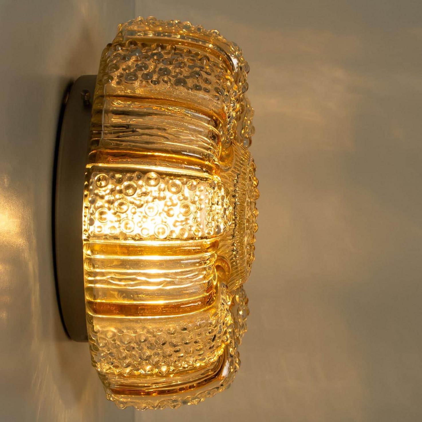 1 de los 2 empotrables de cristal transparente y ámbar al estilo de Helena Tynell, 1960 en venta 5