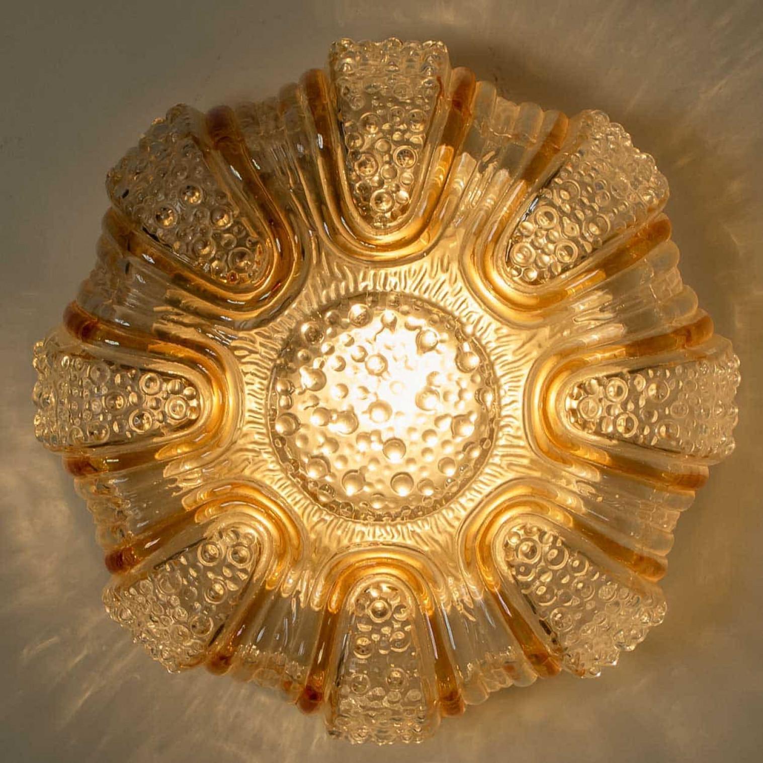 1 de los 2 empotrables de cristal transparente y ámbar al estilo de Helena Tynell, 1960 Moderno de mediados de siglo en venta