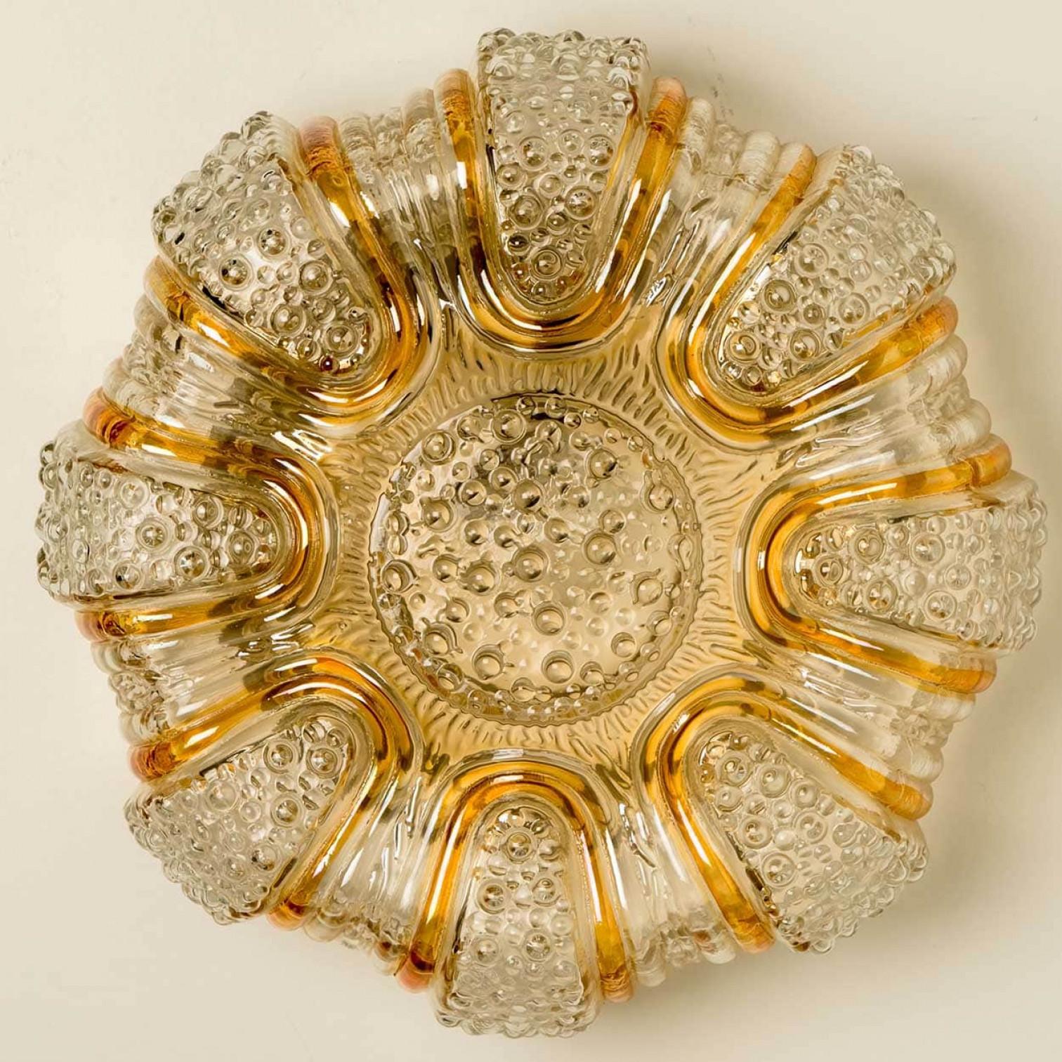 1 de los 2 empotrables de cristal transparente y ámbar al estilo de Helena Tynell, 1960 Otro en venta