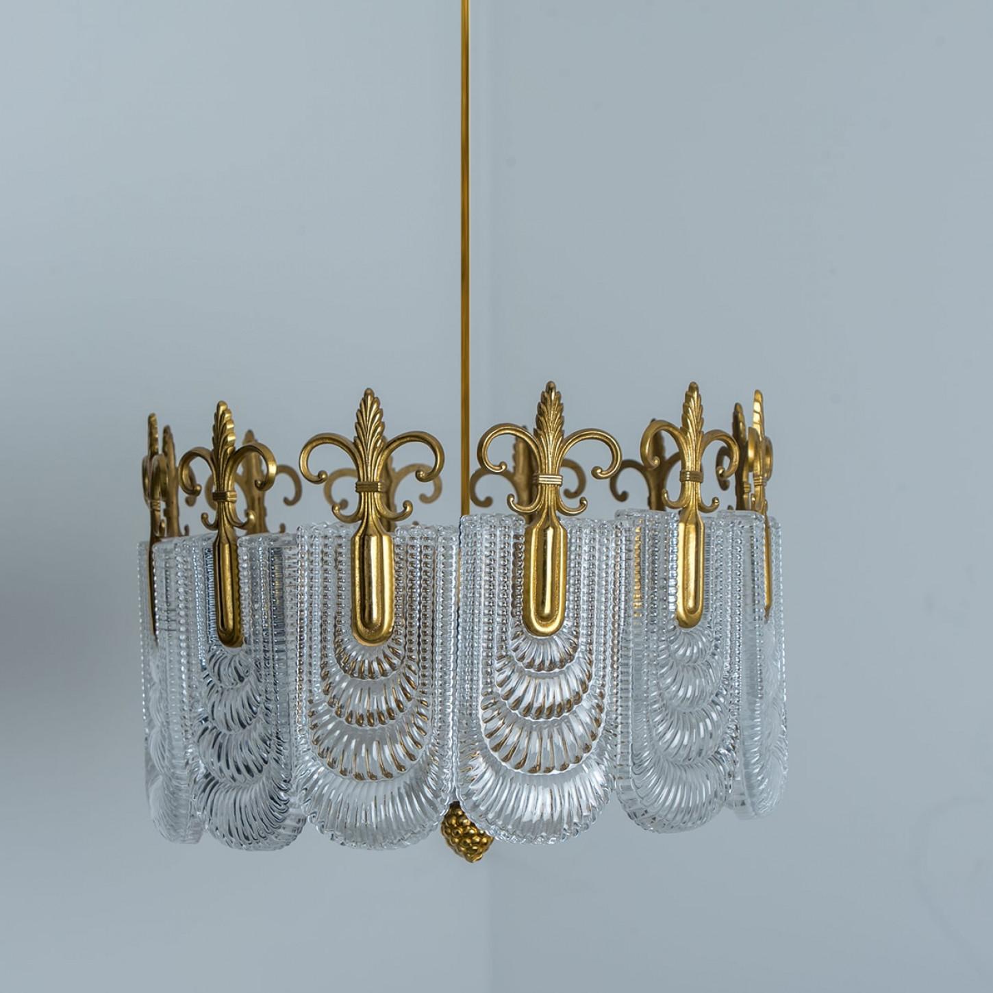 1 of the 2 Clear Glass French Lily Chandelier, Germany For Sale 5