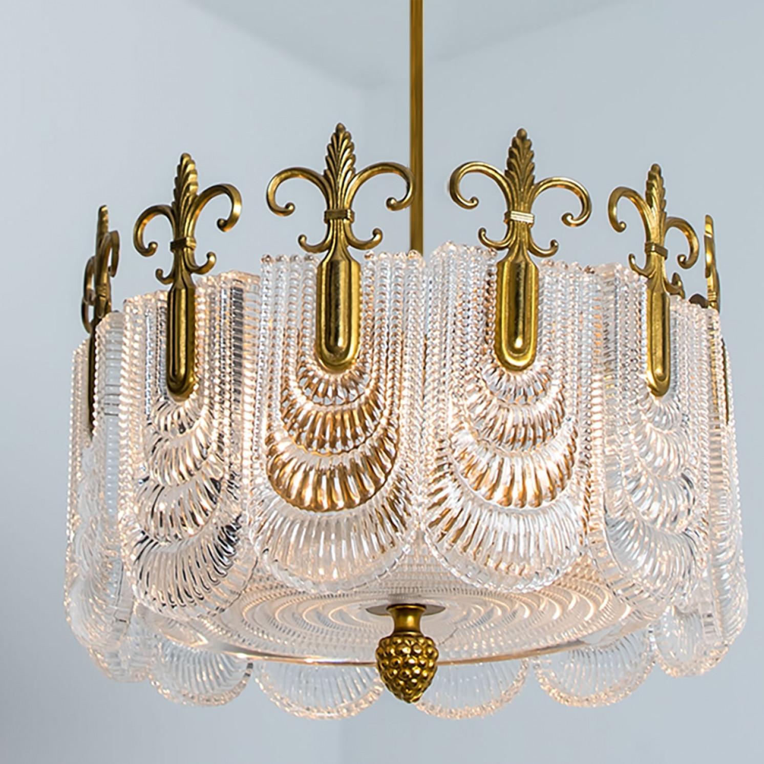 1 of the 2 Clear Glass French Lily Chandelier, Germany For Sale 6