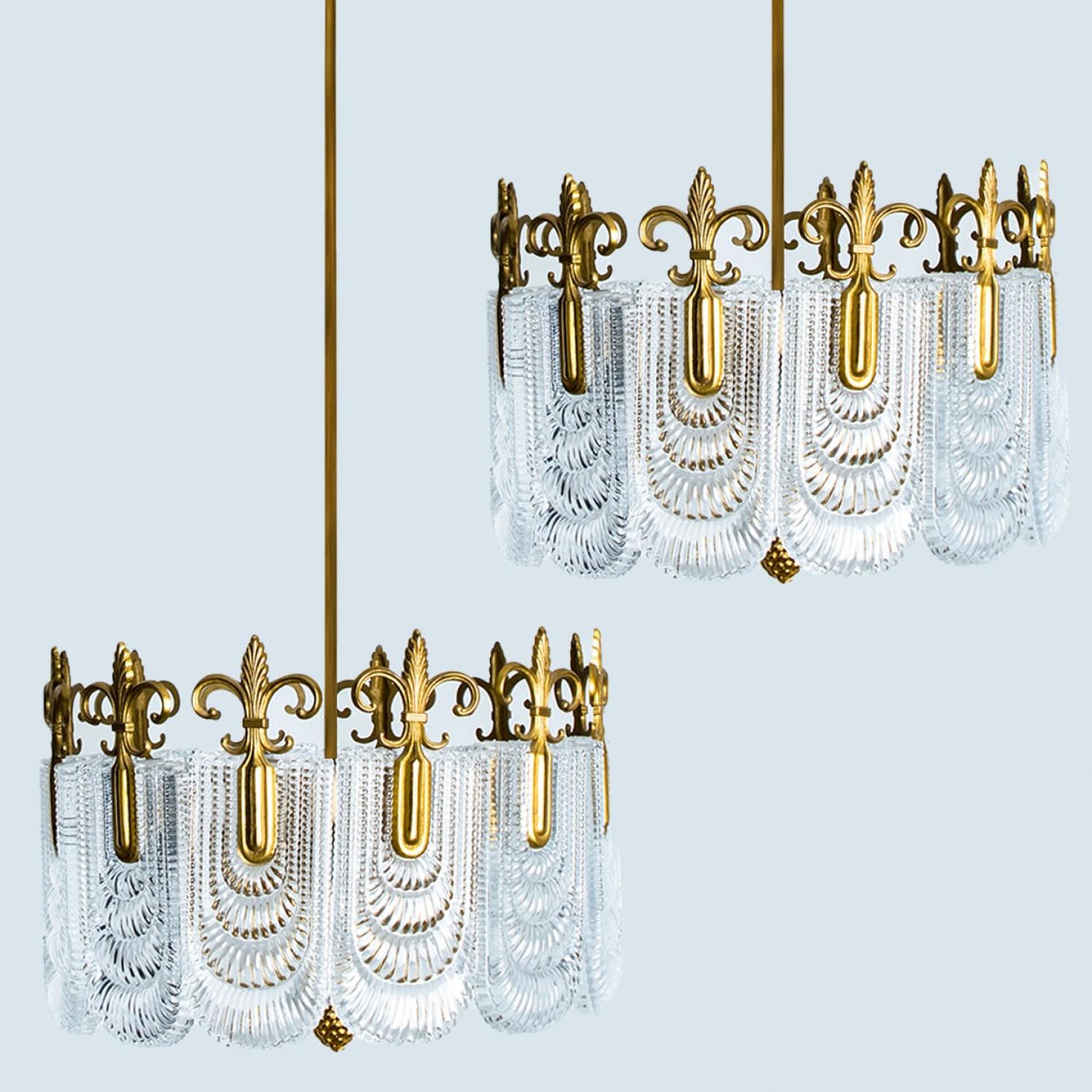 1 of the 2 Clear Glass French Lily Chandelier, Germany For Sale 8