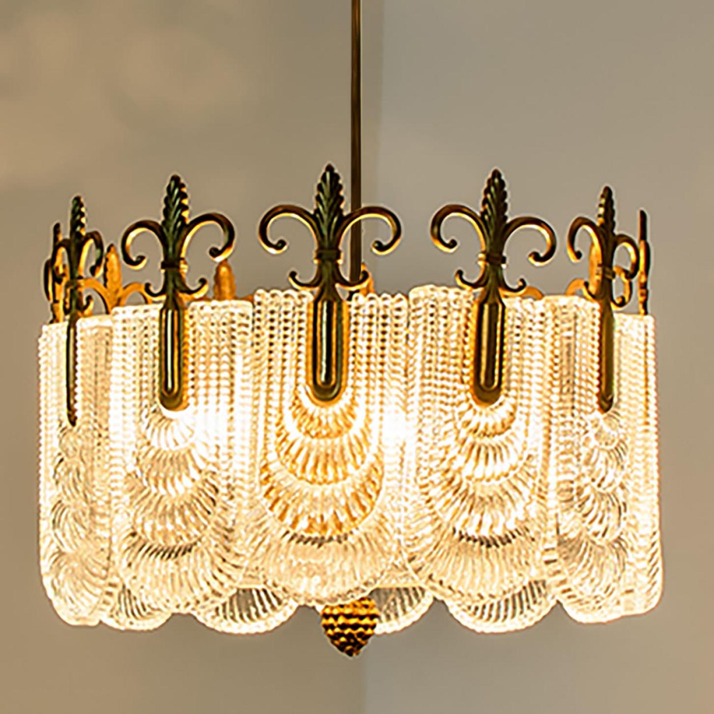 1 of the 2 Clear Glass French Lily Chandelier, Germany For Sale 12