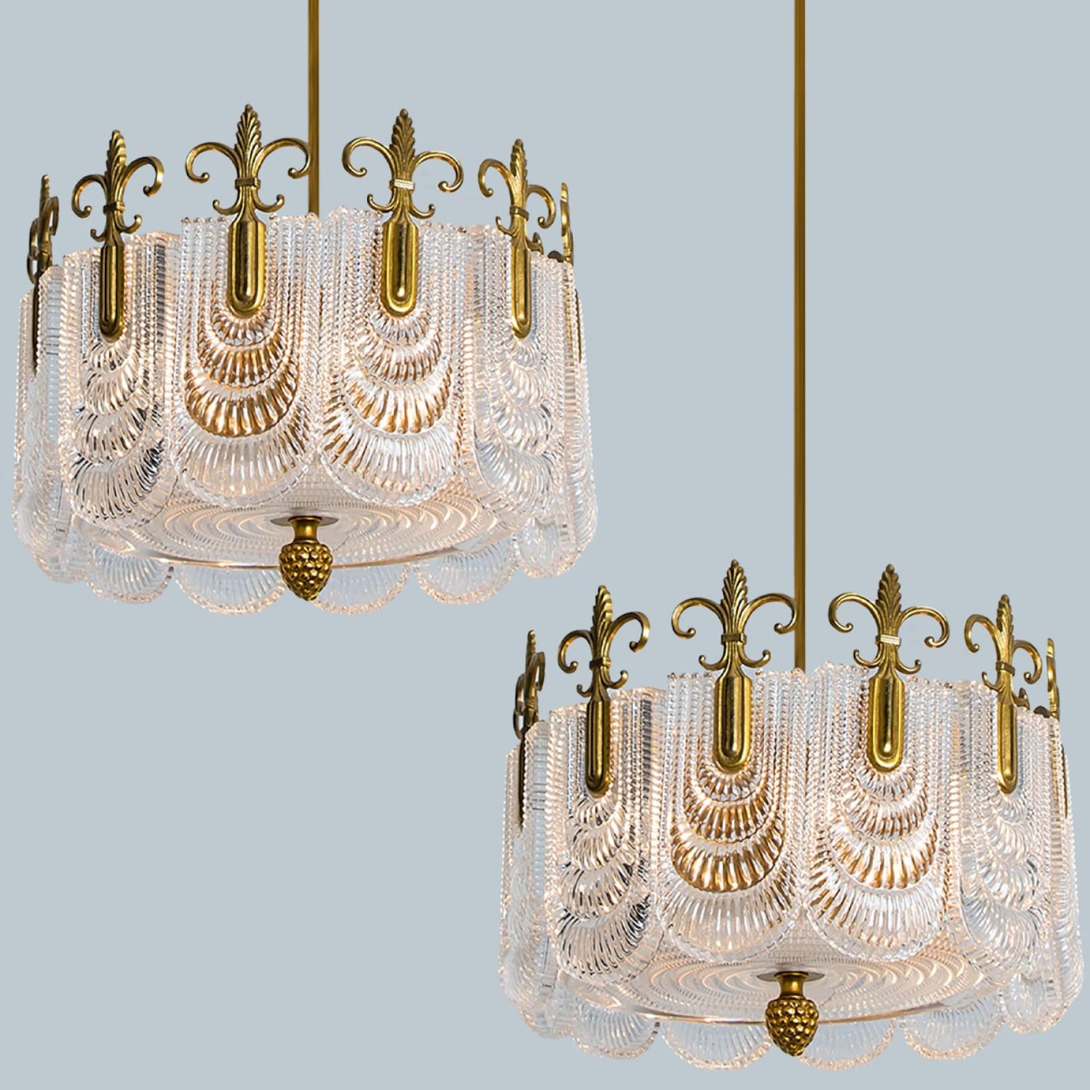 1 of the 2 Clear Glass French Lily Chandelier, Germany For Sale 13
