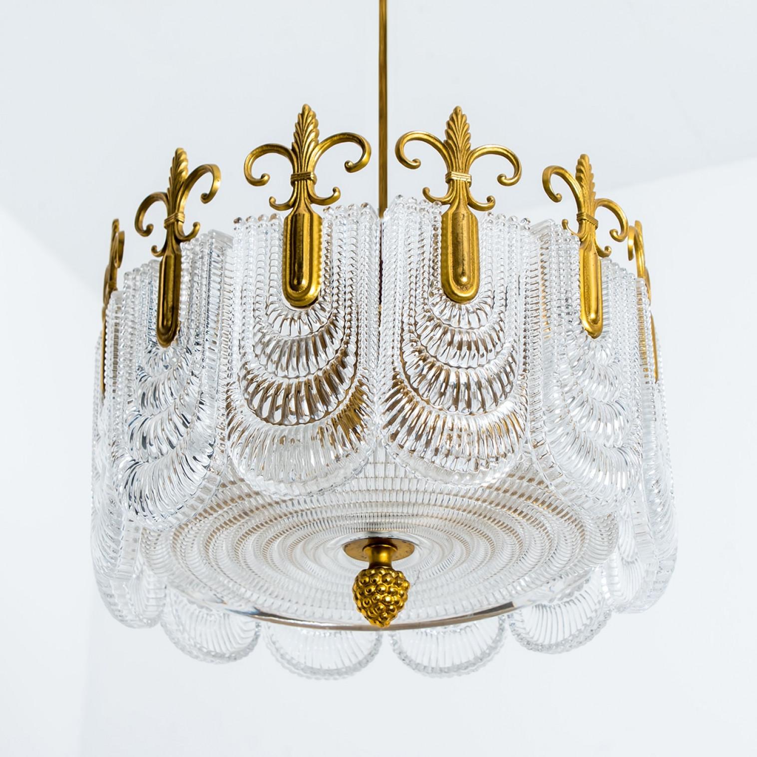1 of the 2 Clear Glass French Lily Chandelier, Germany In Good Condition For Sale In Rijssen, NL