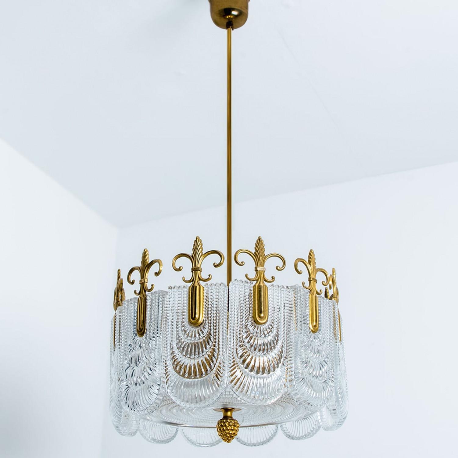 1 of the 2 Clear Glass French Lily Chandelier, Germany For Sale 2