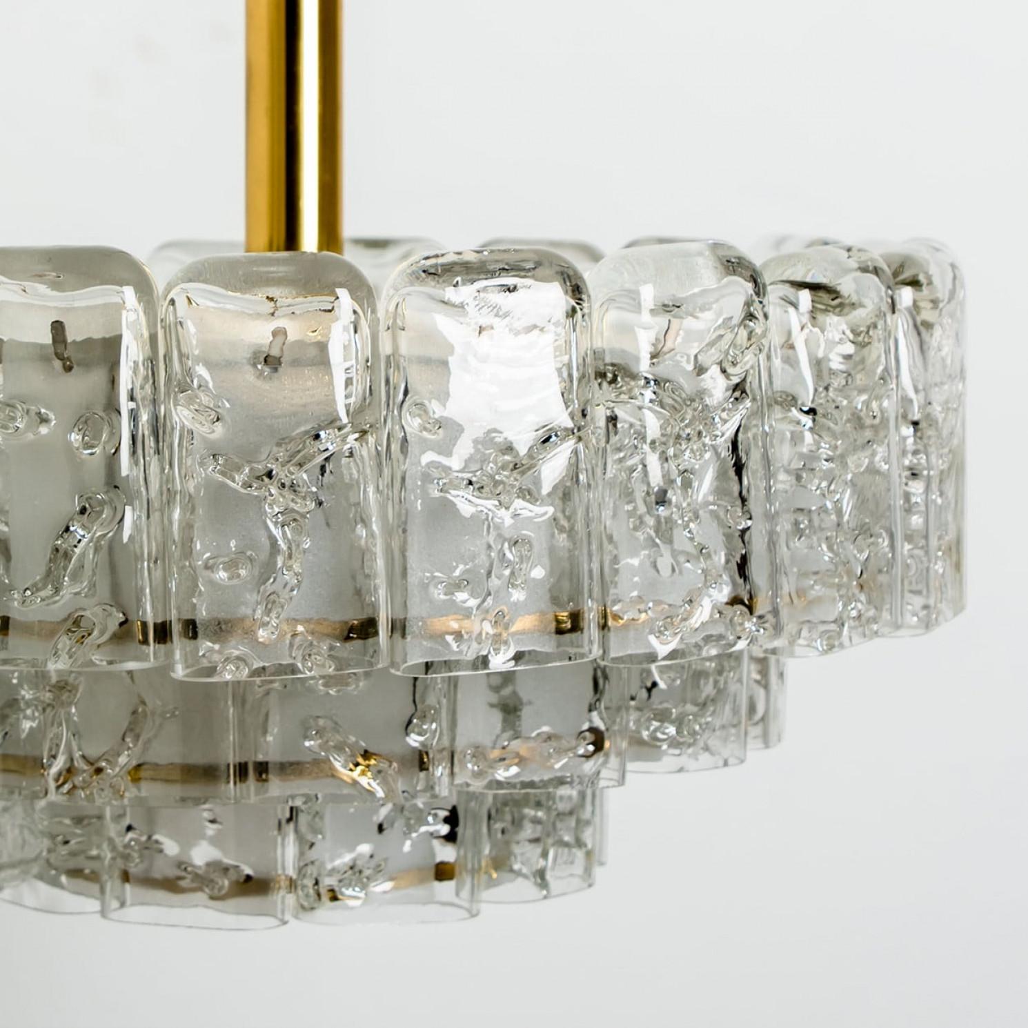 Tedesco 1 dei 2 lampadari cilindrici a 3 livelli in vetro ghiaccio di Doria,  1960s in vendita
