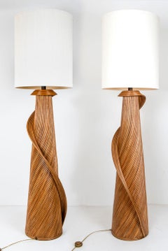 1 des 2 grands lampadaires écologiques en rotin de René Houben