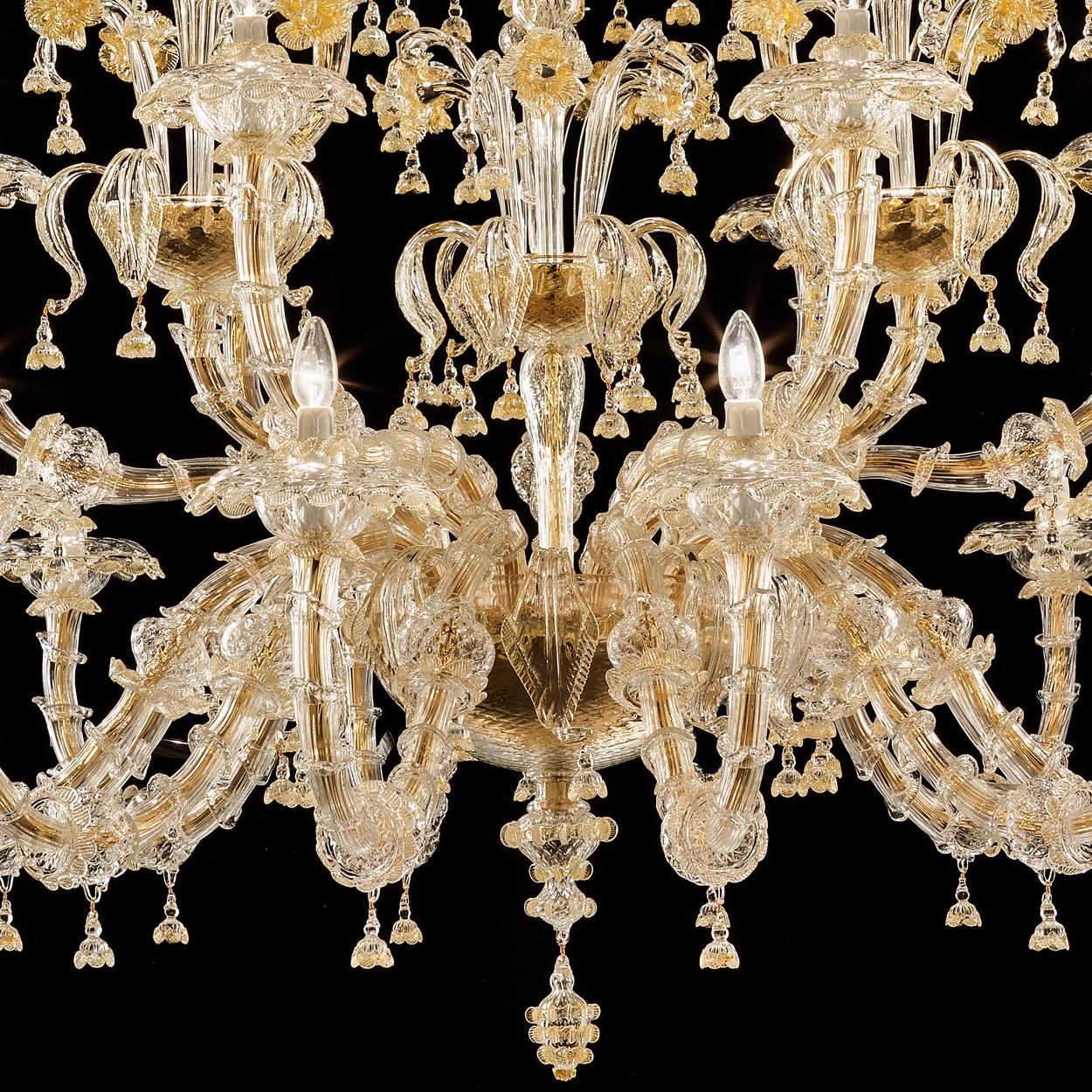 1 of the 2 Exceptional and Rich Chandeliers by Signoretto, Murano For Sale 4
