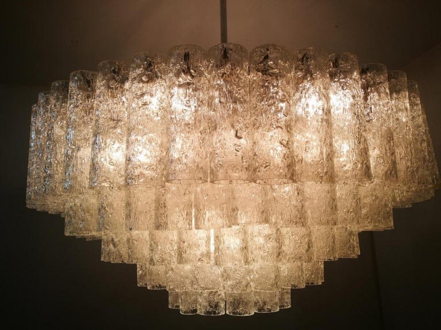 1 delle 2 eccezionali sculture luminose Doria a cinque livelli, 130 tubi di vetro in vendita 6