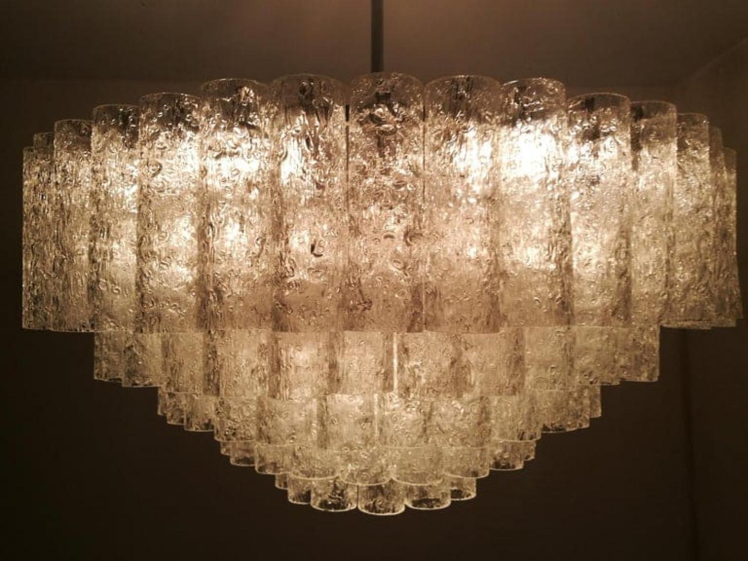 1 delle 2 eccezionali sculture luminose Doria a cinque livelli, 130 tubi di vetro in vendita 7