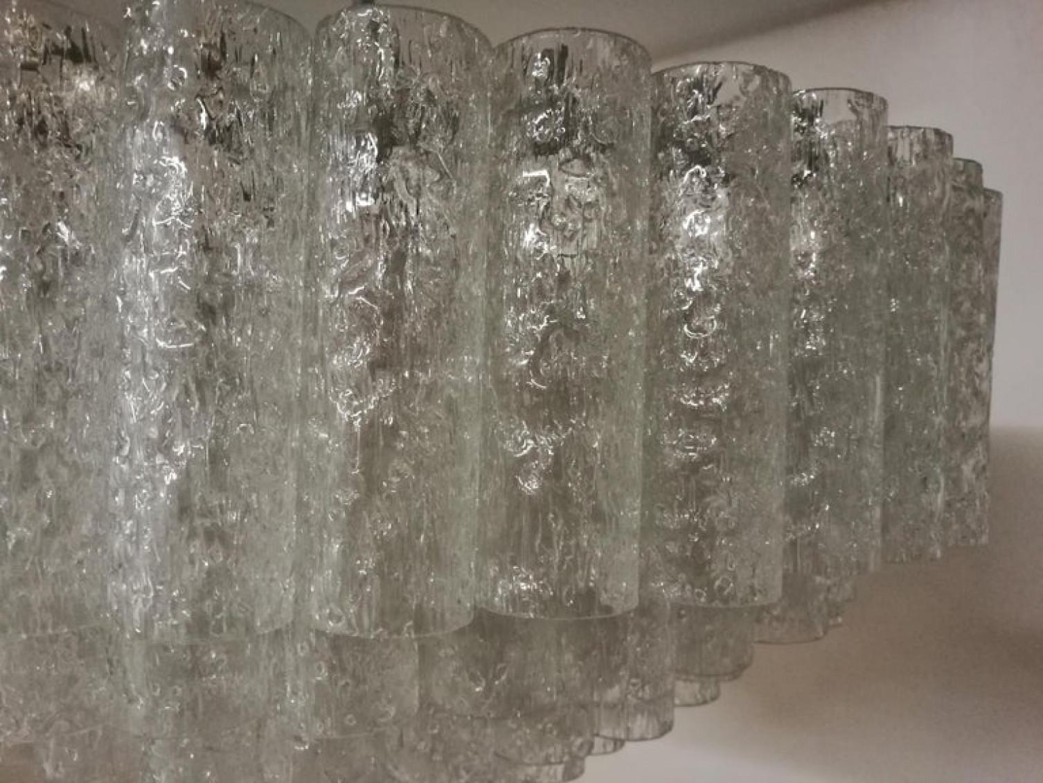 Tedesco 1 delle 2 eccezionali sculture luminose Doria a cinque livelli, 130 tubi di vetro in vendita