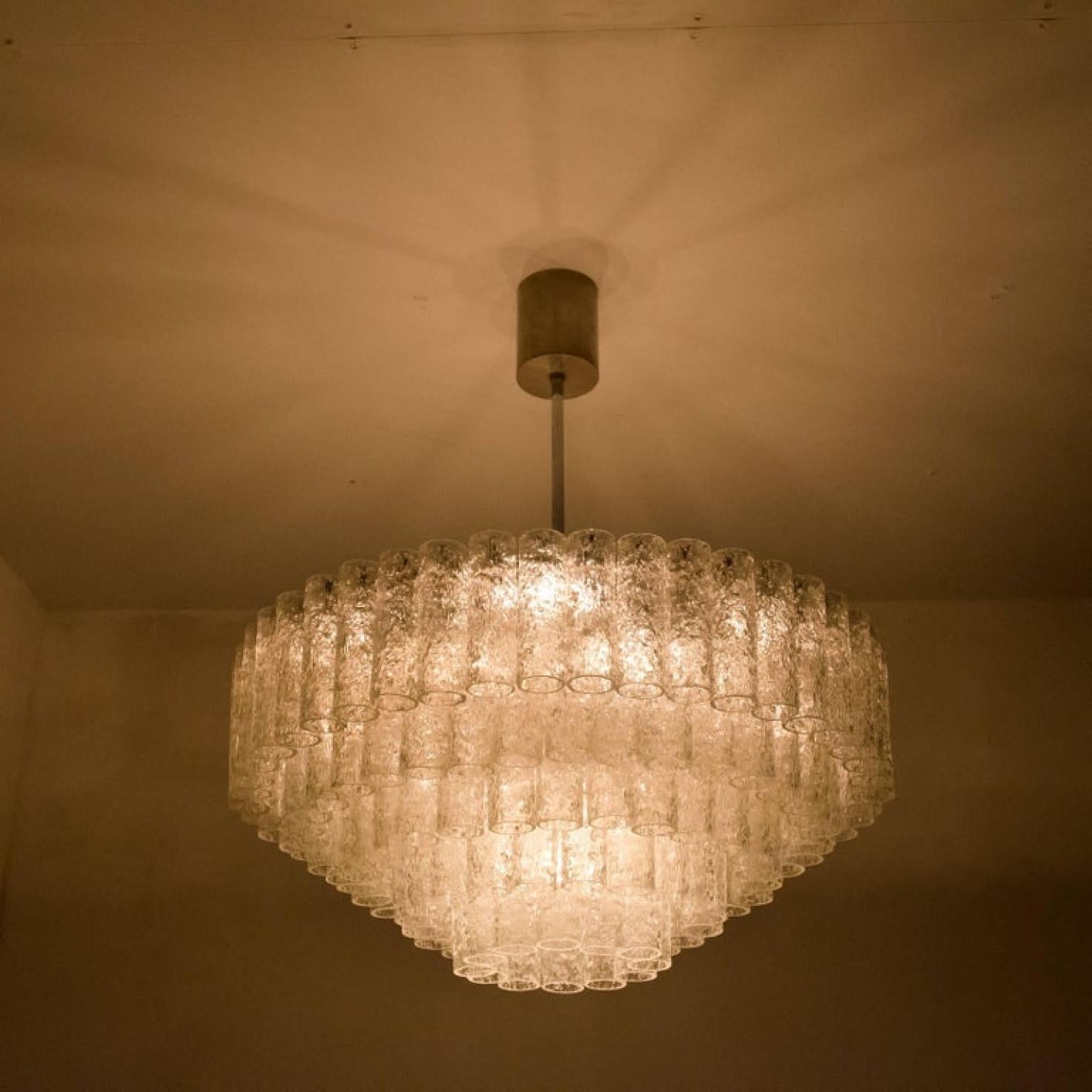 Altro 1 delle 2 eccezionali sculture luminose Doria a cinque livelli, 130 tubi di vetro in vendita