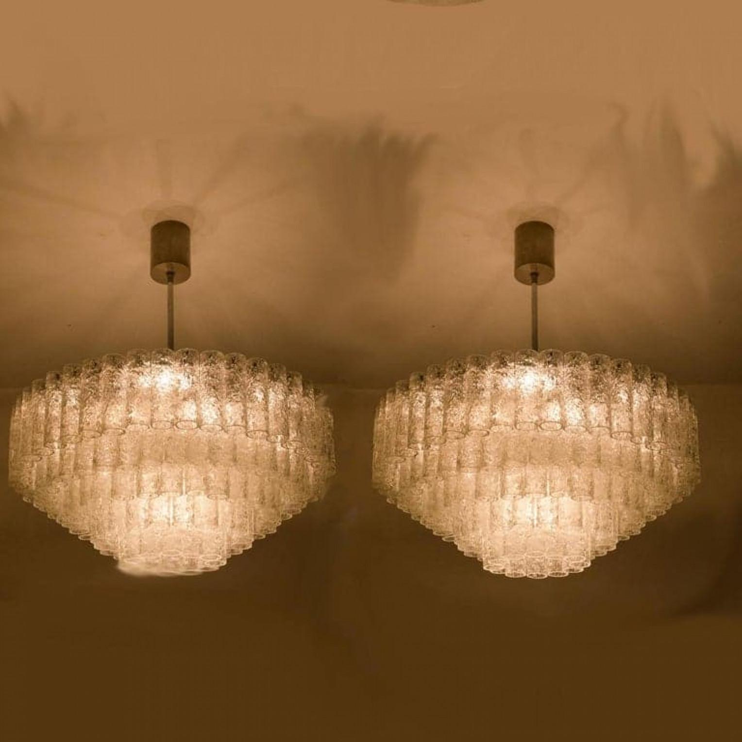 1 delle 2 eccezionali sculture luminose Doria a cinque livelli, 130 tubi di vetro In condizioni buone in vendita a Rijssen, NL