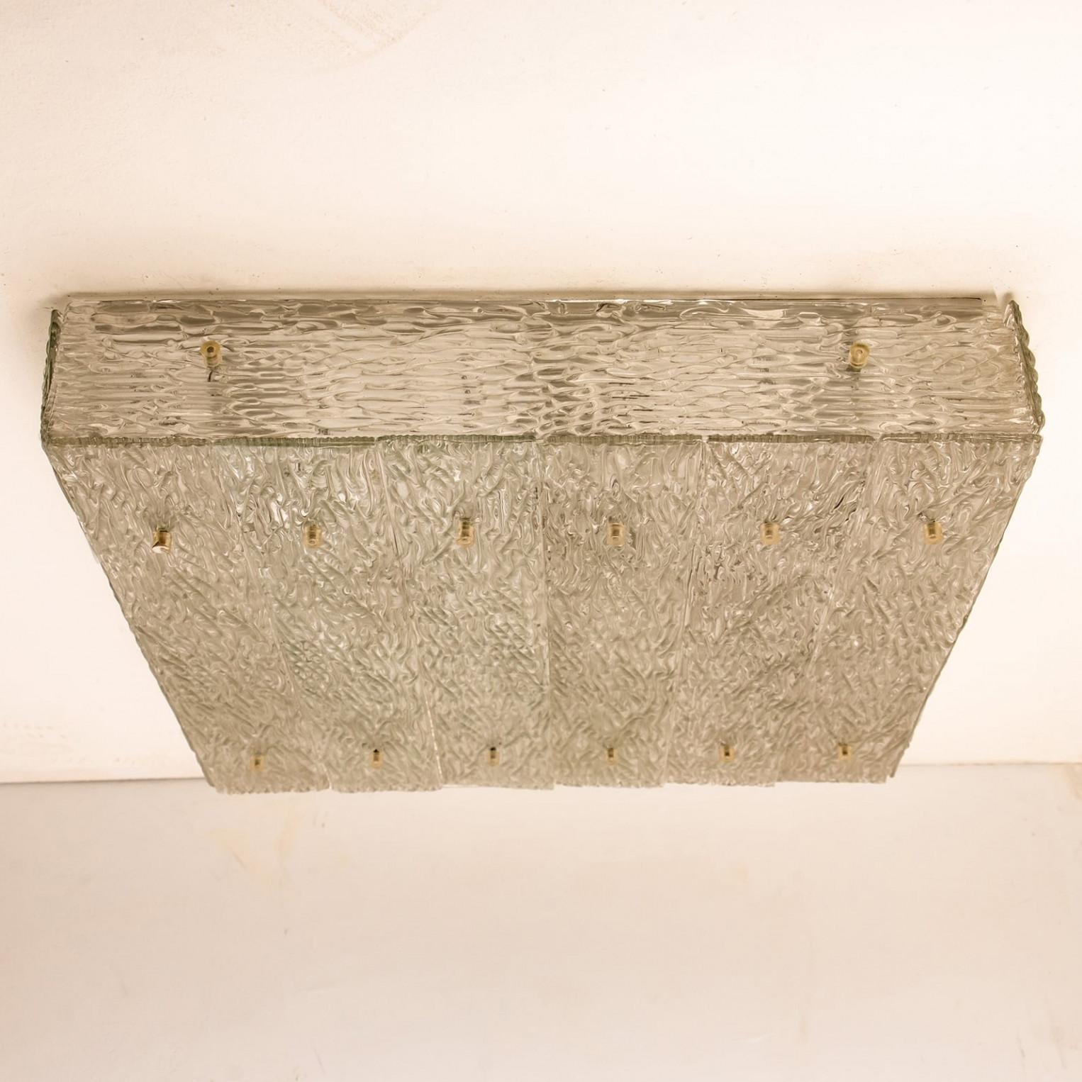 1 des 2 plus grands encastrés carrés en verre texturé de Kalmar, Autriche, 1960 en vente 2