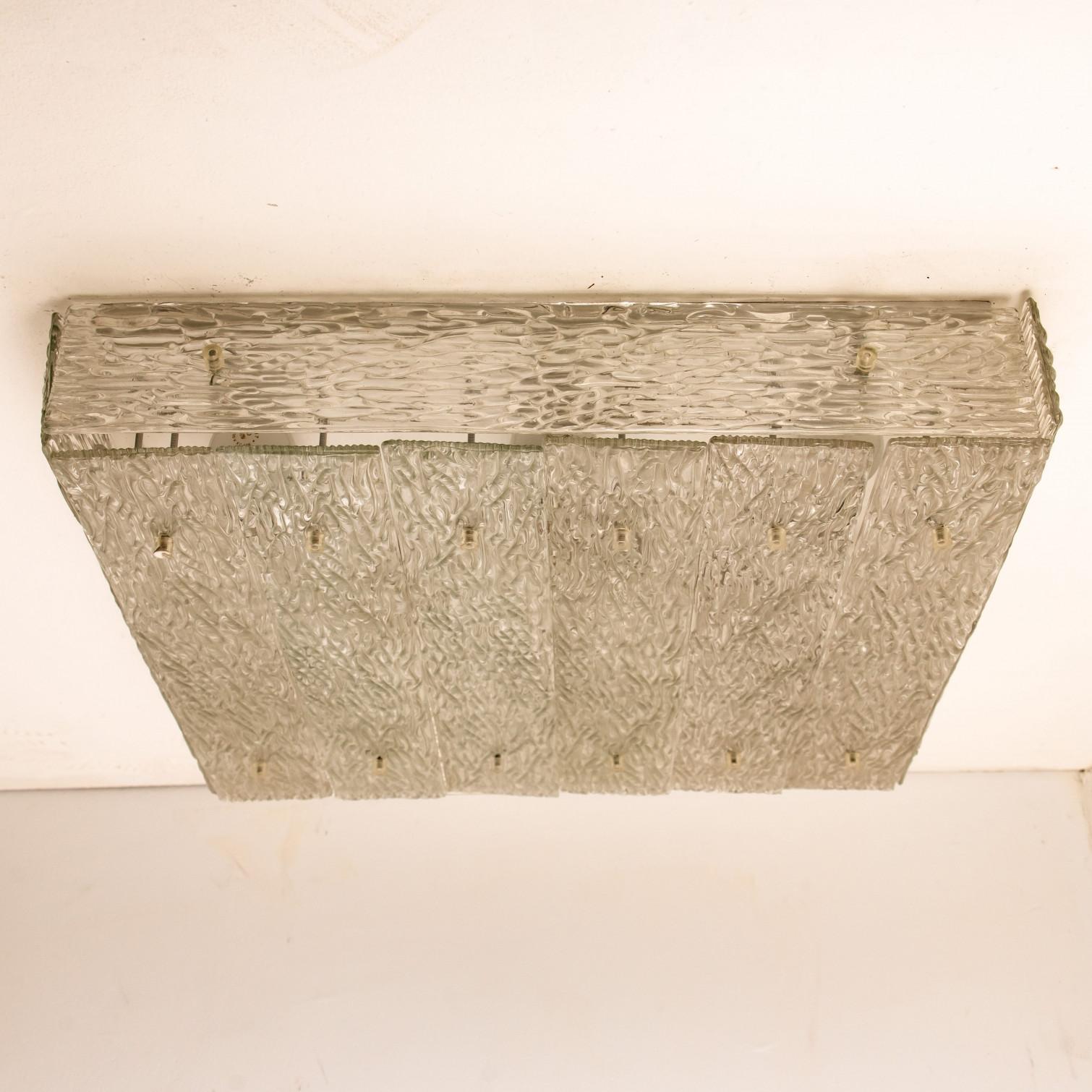 1 des 2 plus grands encastrés carrés en verre texturé de Kalmar, Autriche, 1960 en vente 5