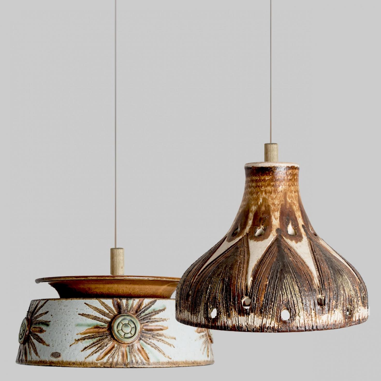 1 delle 2 lampade a sospensione piatte rotonde in ceramica marrone azzurro, Danimarca, 1970 in vendita 2