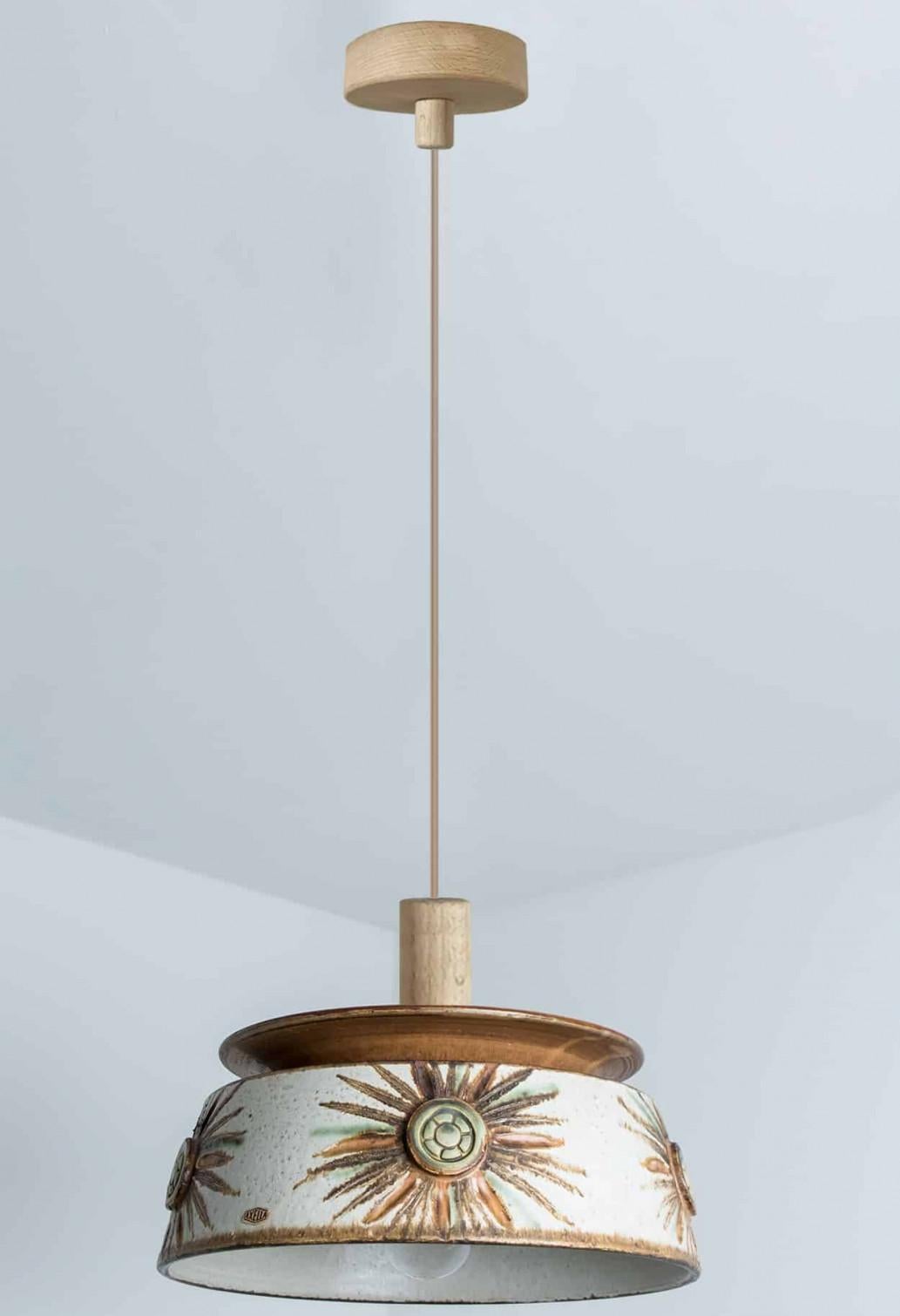 1 delle 2 lampade a sospensione piatte rotonde in ceramica marrone azzurro, Danimarca, 1970 in vendita 4