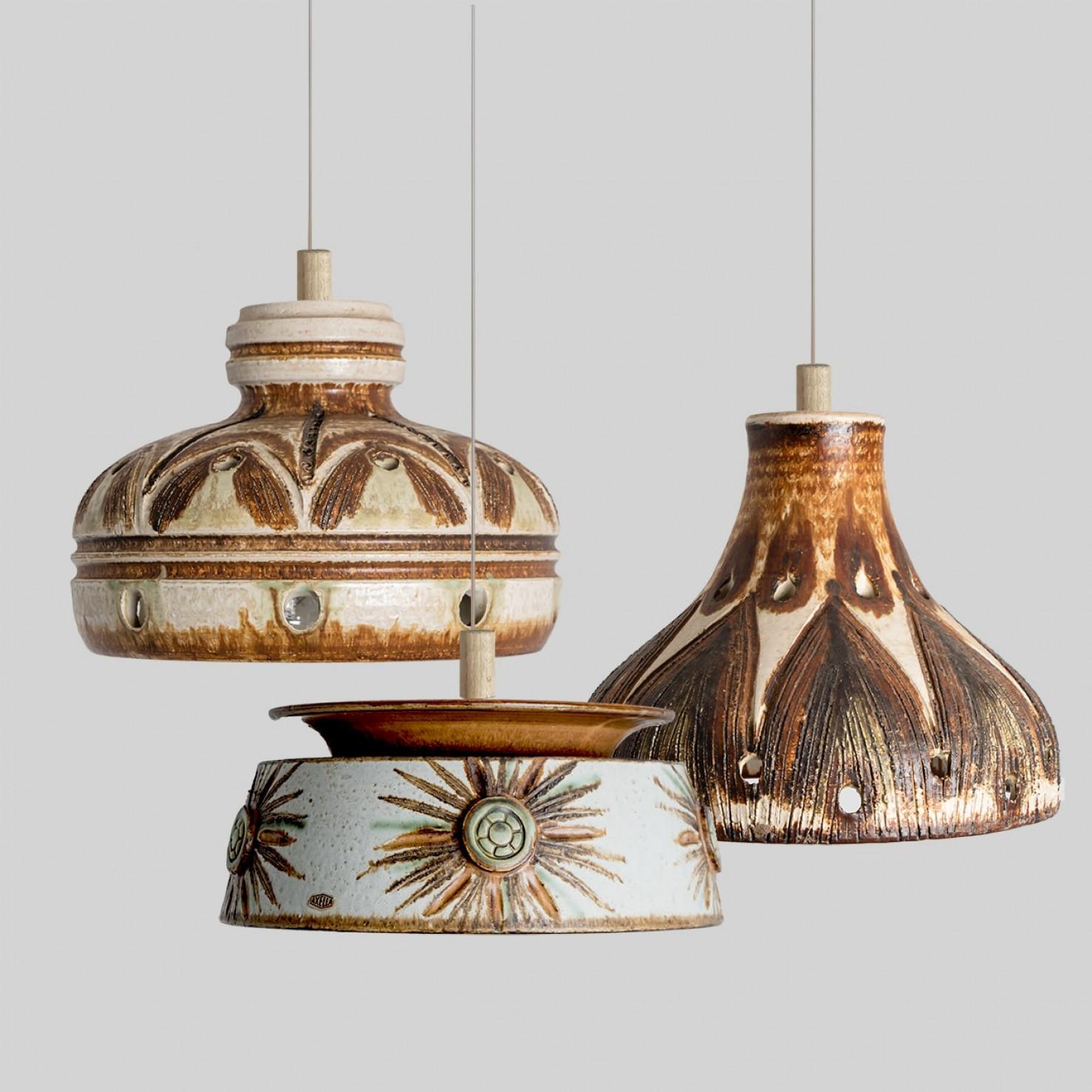 1 delle 2 lampade a sospensione piatte rotonde in ceramica marrone azzurro, Danimarca, 1970 in vendita 9