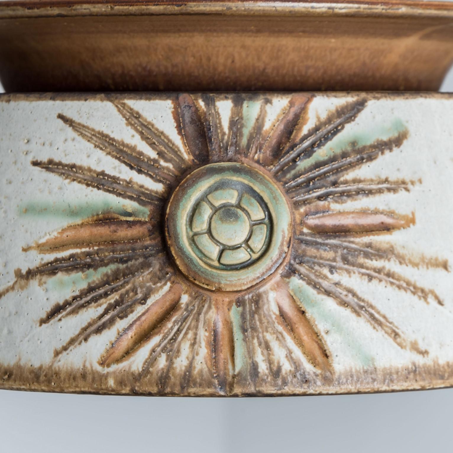 Fine XX secolo 1 delle 2 lampade a sospensione piatte rotonde in ceramica marrone azzurro, Danimarca, 1970 in vendita
