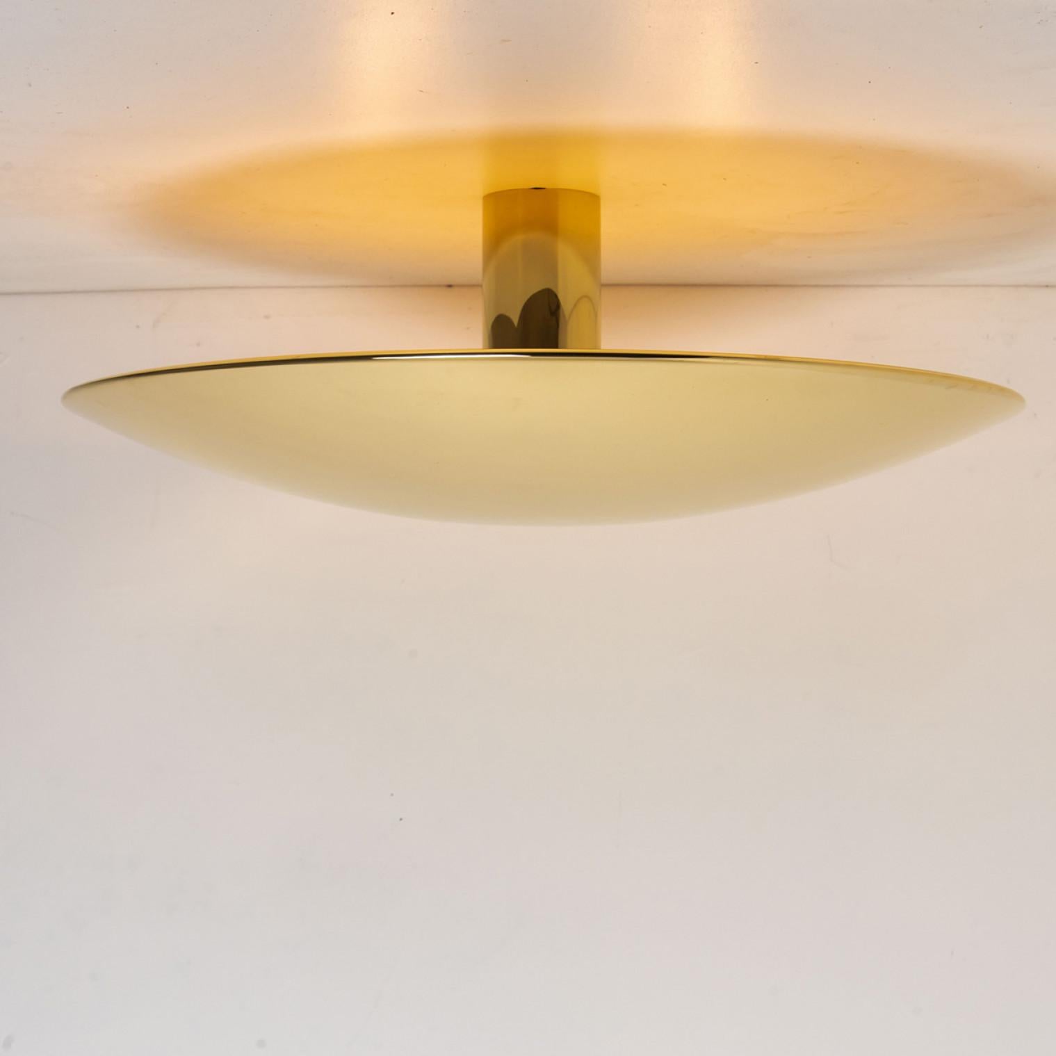 1 of the 2 high quality brass flush mount ceiling lights or wall lights by Florian Schulz. Solid brass with five bulb setup around that stem, the flush mounts can also be used as wall lights.

The stylish and clean elegance of this lamp suits many