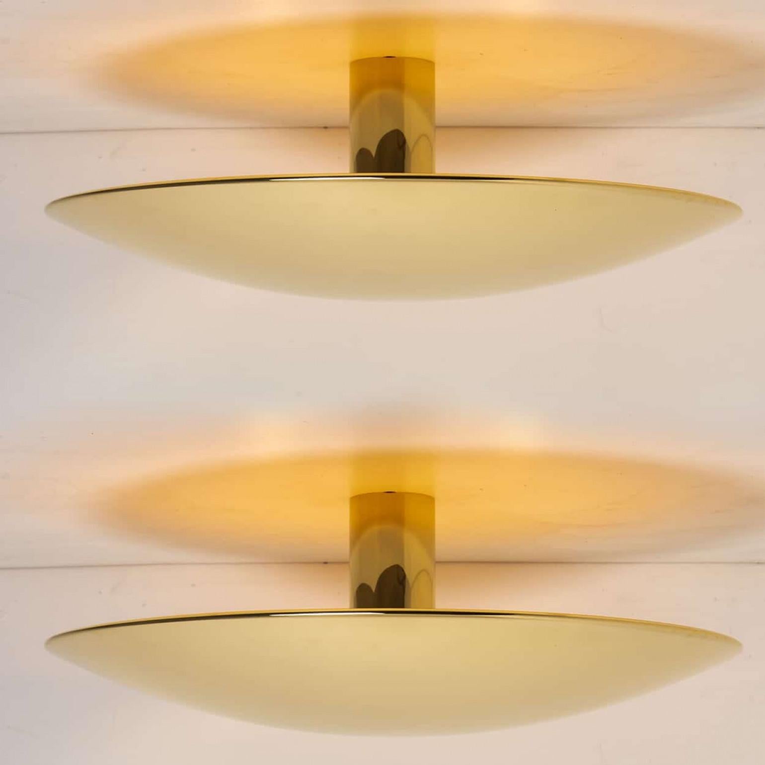 1 de los 2 Florian Schulz Plafones / Apliques de pared de latón Alemán en venta