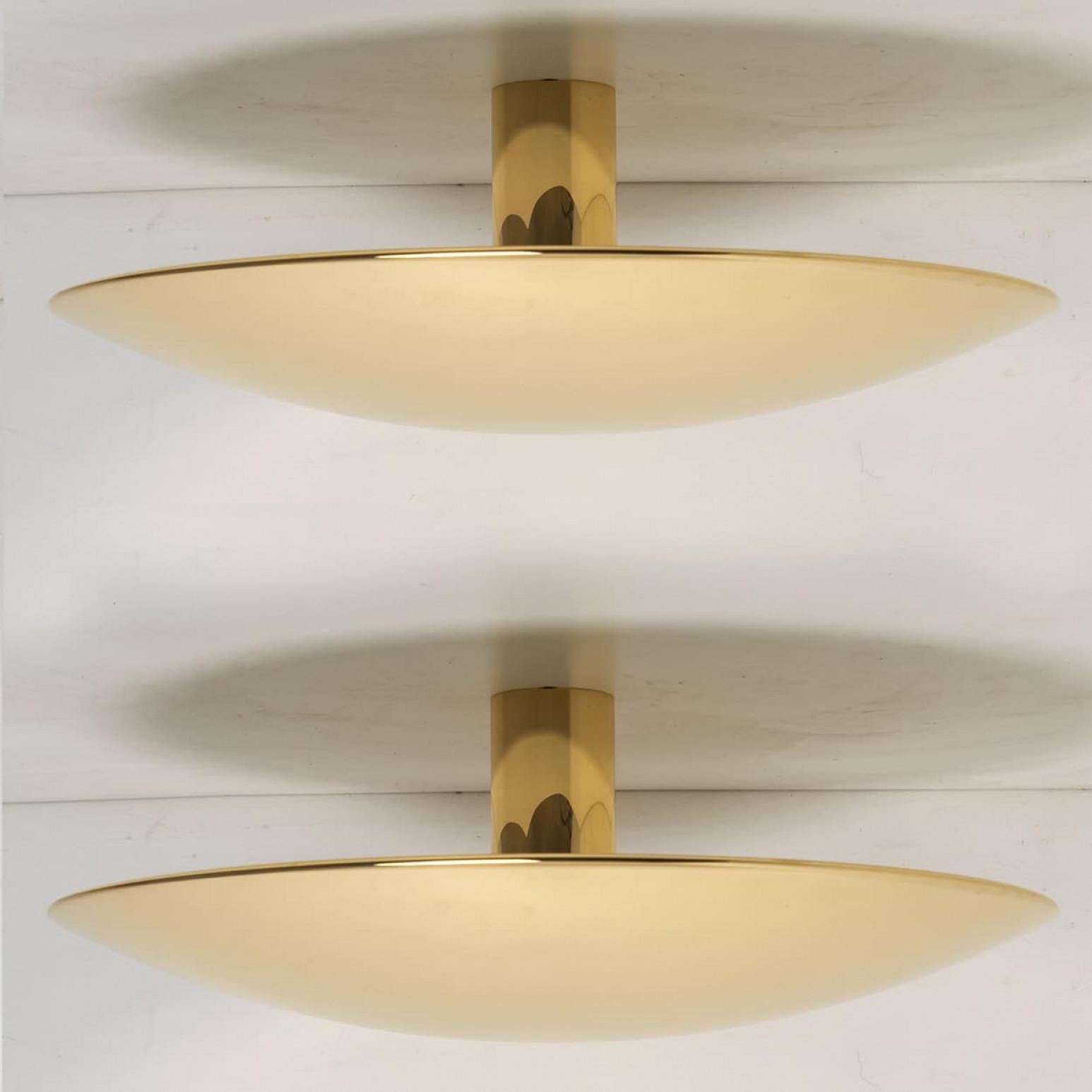 1 der 2 Florian Schulz Brass Flush Mount Ceiling / Wall Lights (Messing) im Angebot