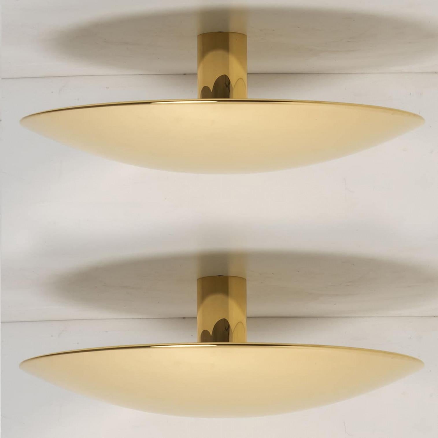 Laiton 1 of the 2 Florian Schulz Brass Flush Mount Ceiling / Wall Lights en vente
