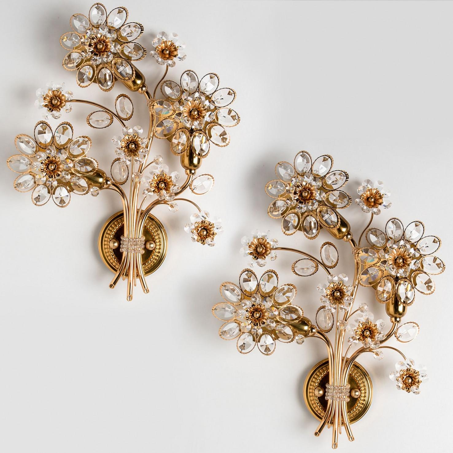 1 de los 2 Apliques Flor de Cristal y Latón de Palwa, años 60, Alemania Regencia de Hollywood en venta