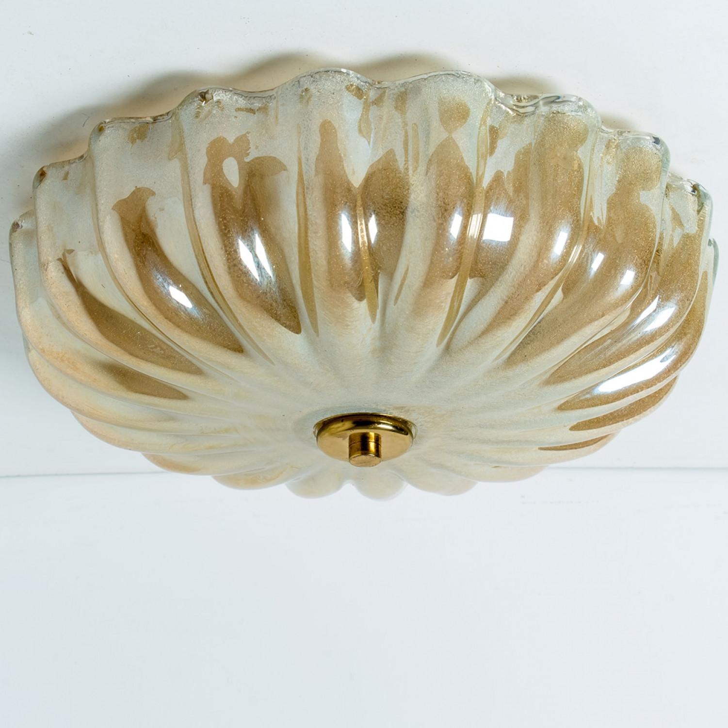 1 des 2 montures encastrées en verre de Murano ambré dans le style de Barovier & Toso en vente 3